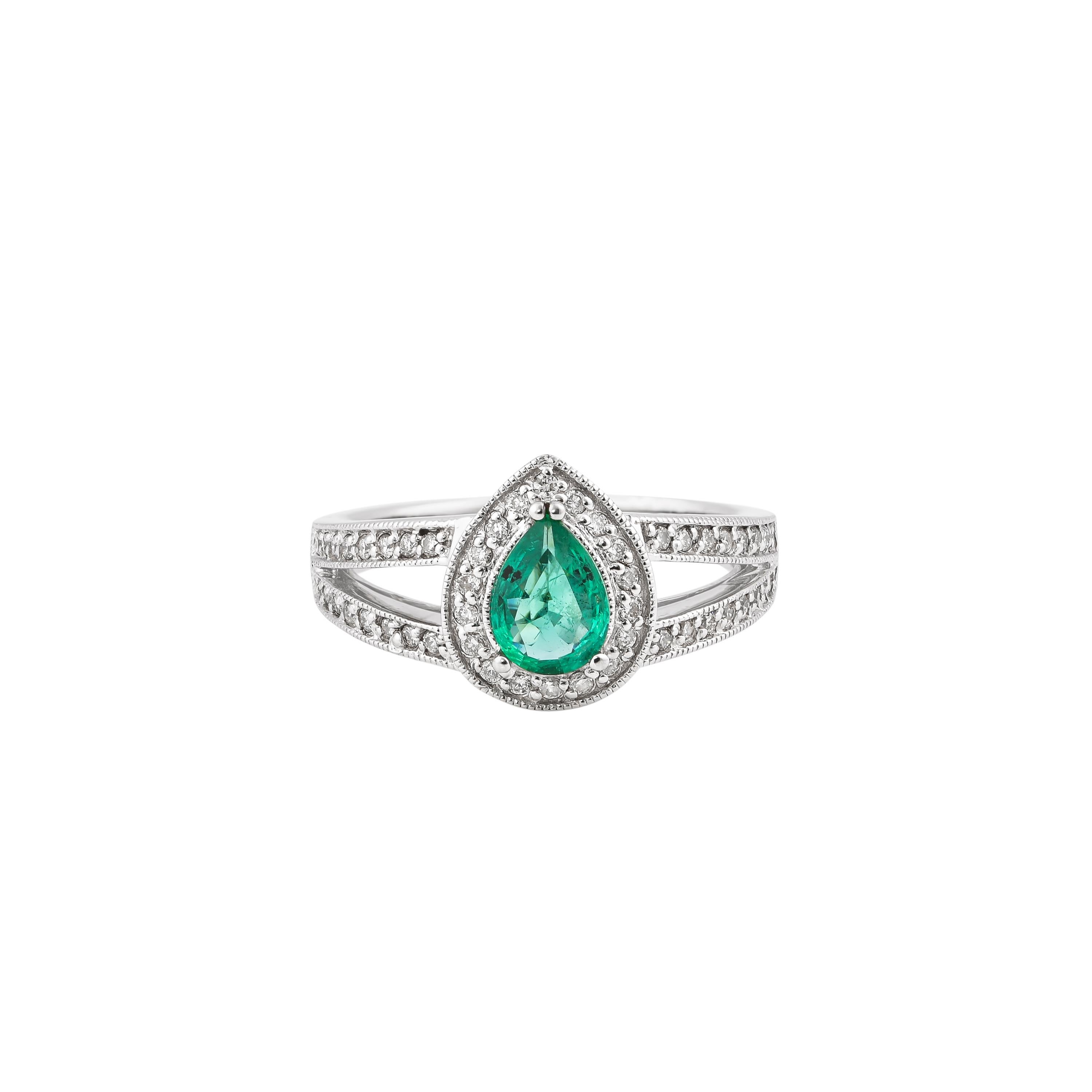 Contemporary 0.53 Carat Emerald and White Diamond Ring in 14 Karat White Gold For Sale