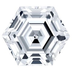 La taille hexagonale de 0,53 carat, certifiée par le Gia, de couleur jaune brunâtre foncé et vert-de-gris fantaisie