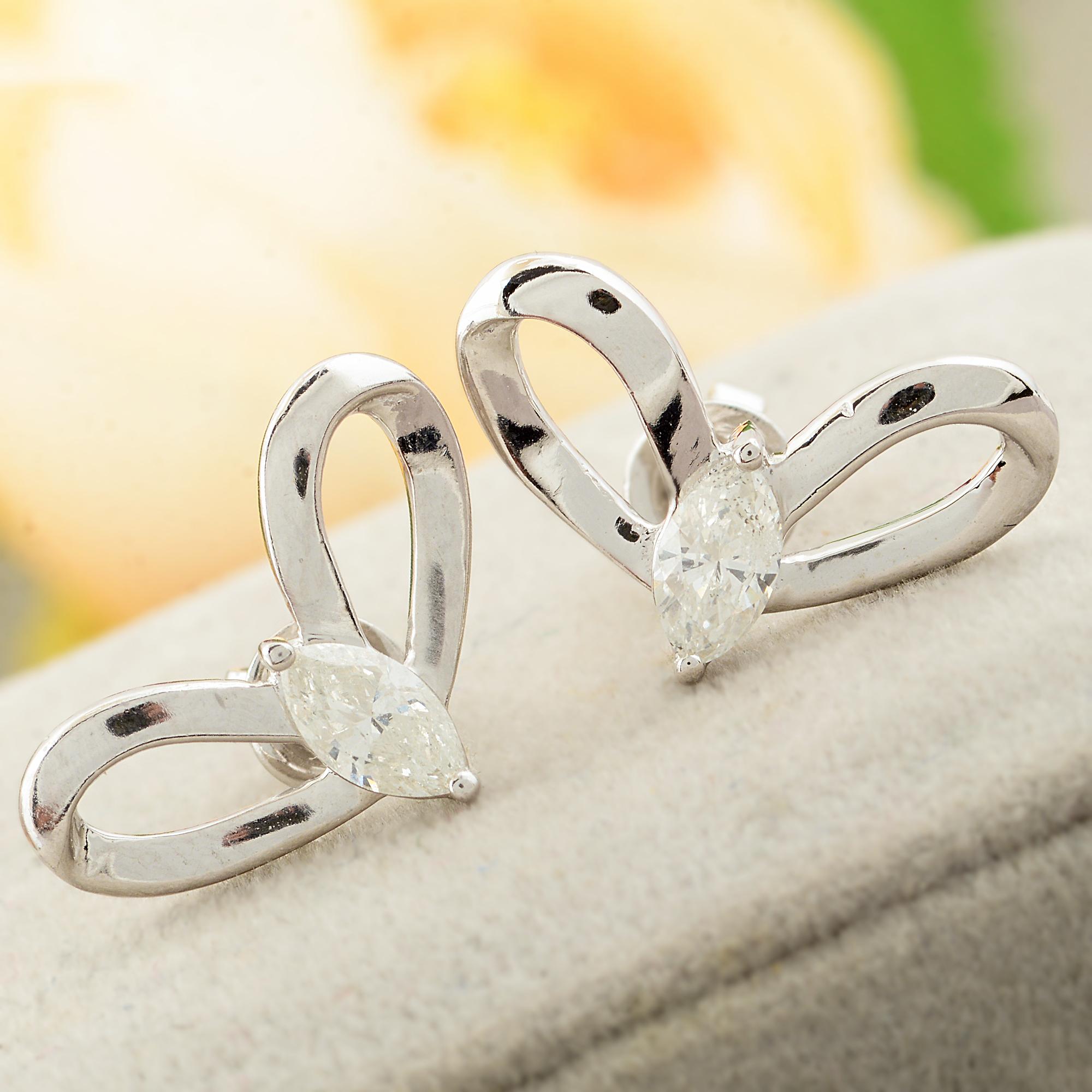 Moderne Clous d'oreilles papillon en or blanc 10 carats avec diamants marquises de 0,56 carat en vente
