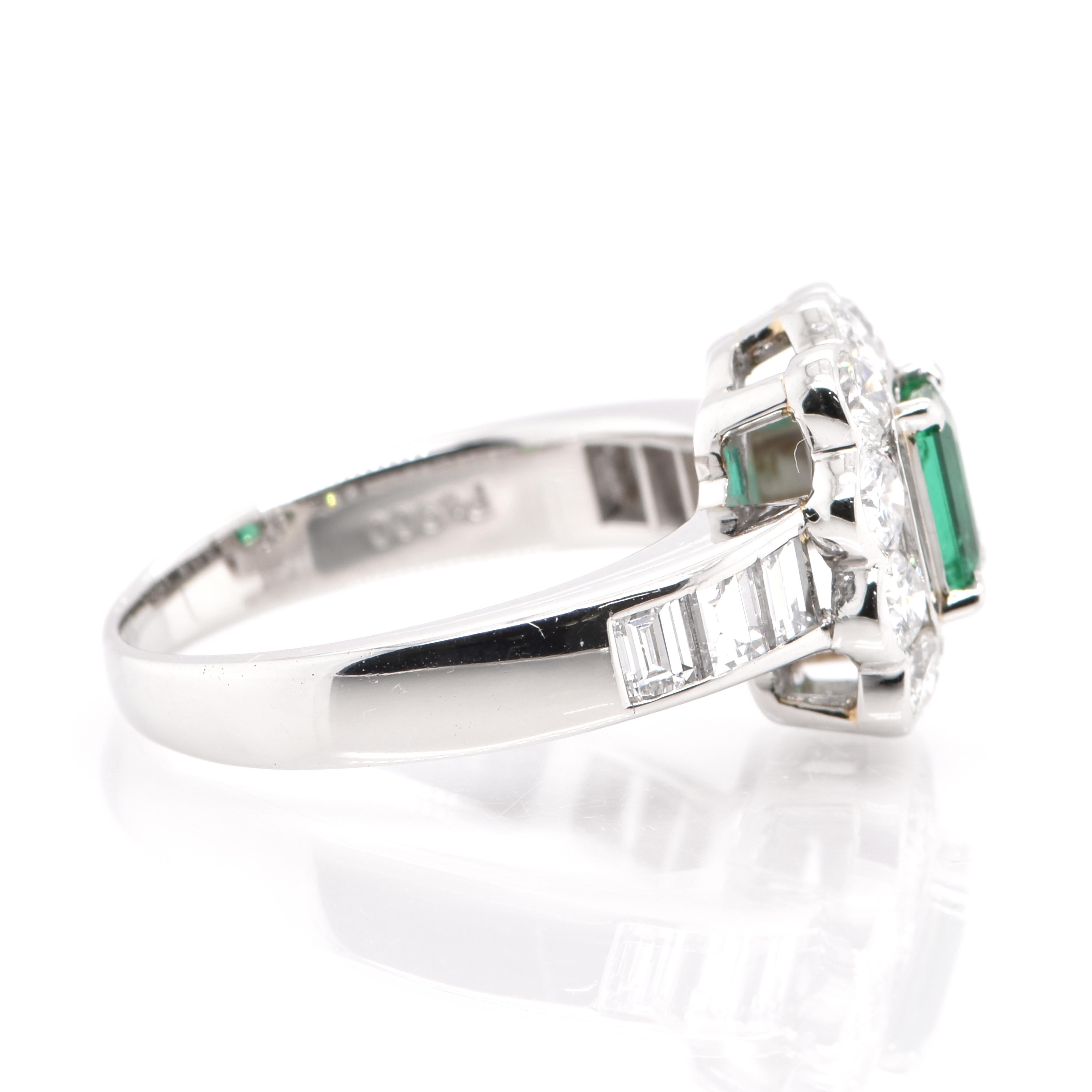 0.53 Carat Natural Colombian Emerald and Diamond Ring Set in Platinum In New Condition For Sale In Tokyo, JP