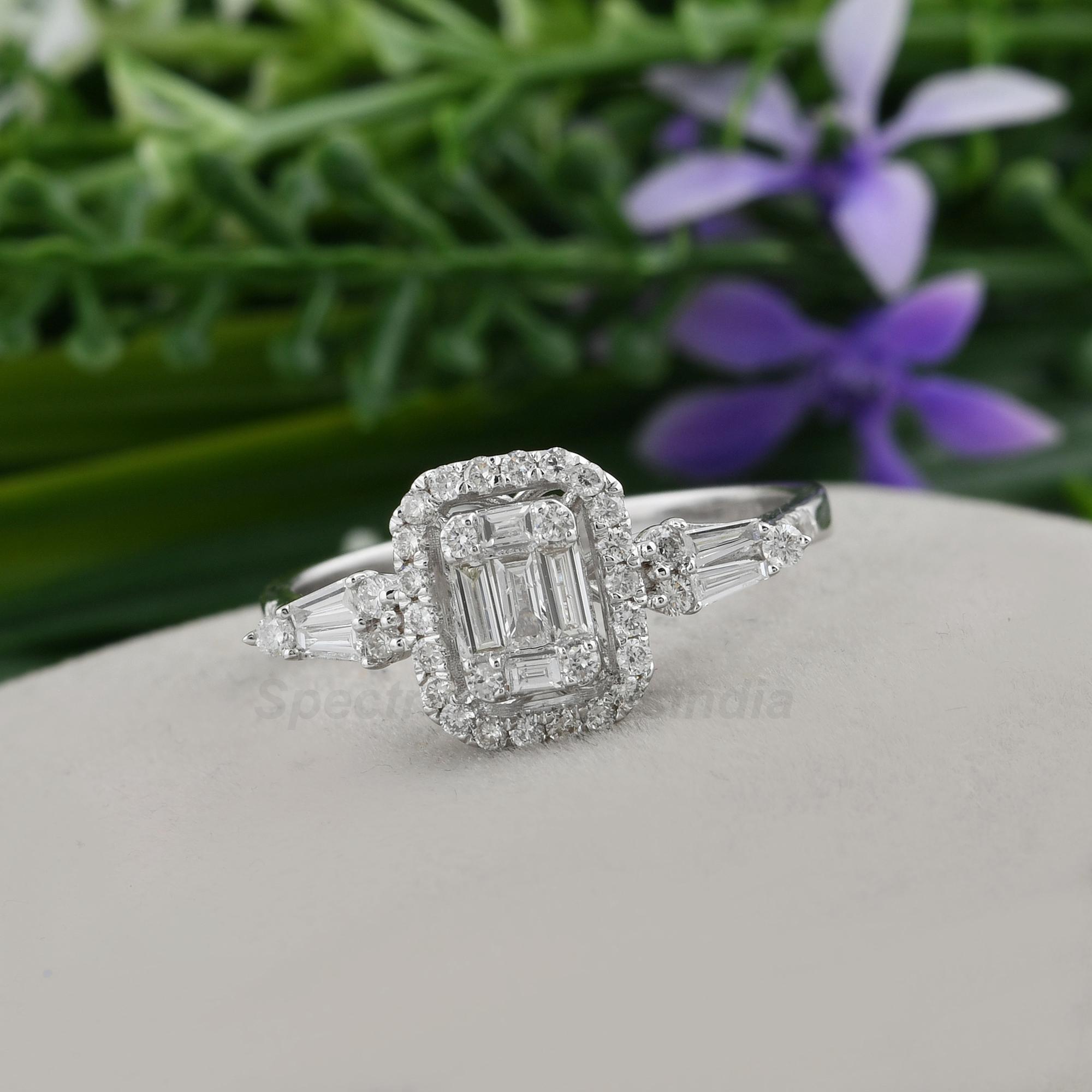 Moderne 0.53 Carat SI Clarity HI Color Baguette Diamond Promise Ring 14 Karat White Gold en vente