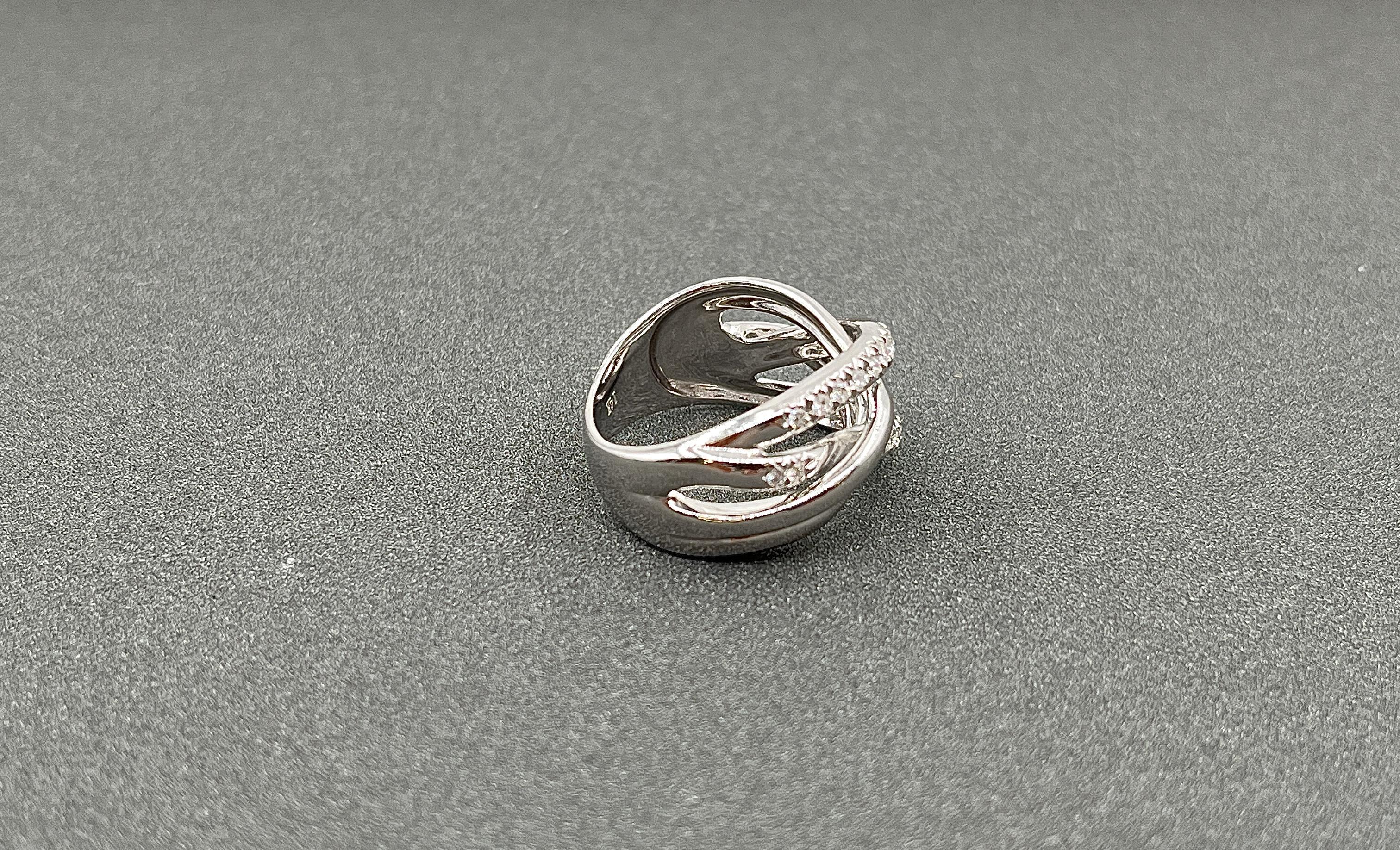 Round Cut 0.53 ct Diamond Fashion Ring For Sale