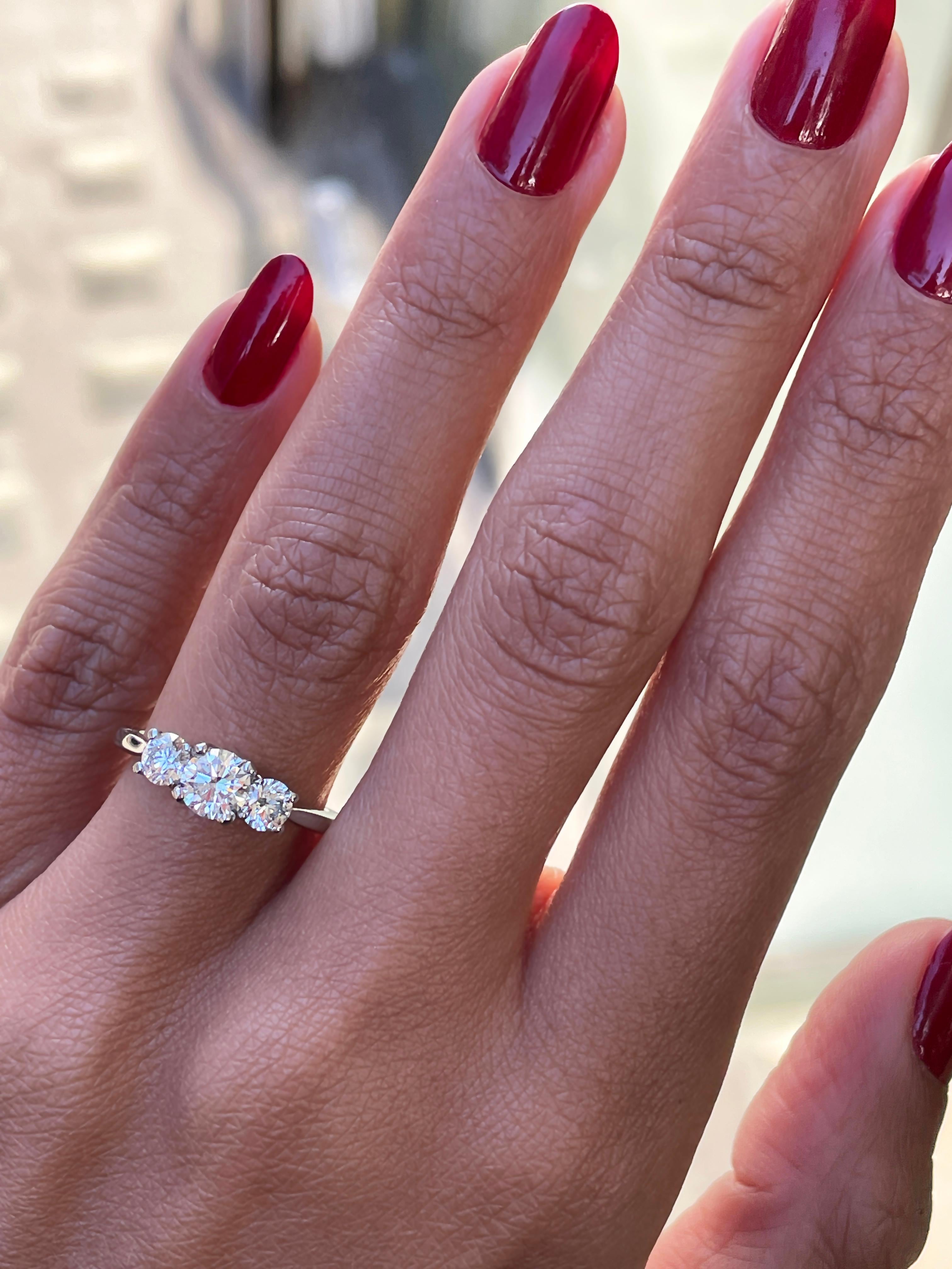 Women's 0.53ct E VS2 Diamond Three-Stone Platinum Engagement Ring For Sale