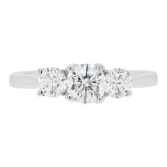 0,53 ct E VS2 Diamante Anillo de compromiso de tres piedras en platino