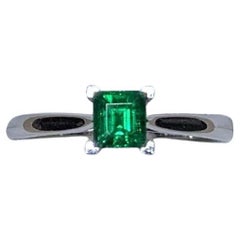 Anello di fidanzamento solitario con smeraldo verde da 0,53 carati in oro bianco da 18 carati