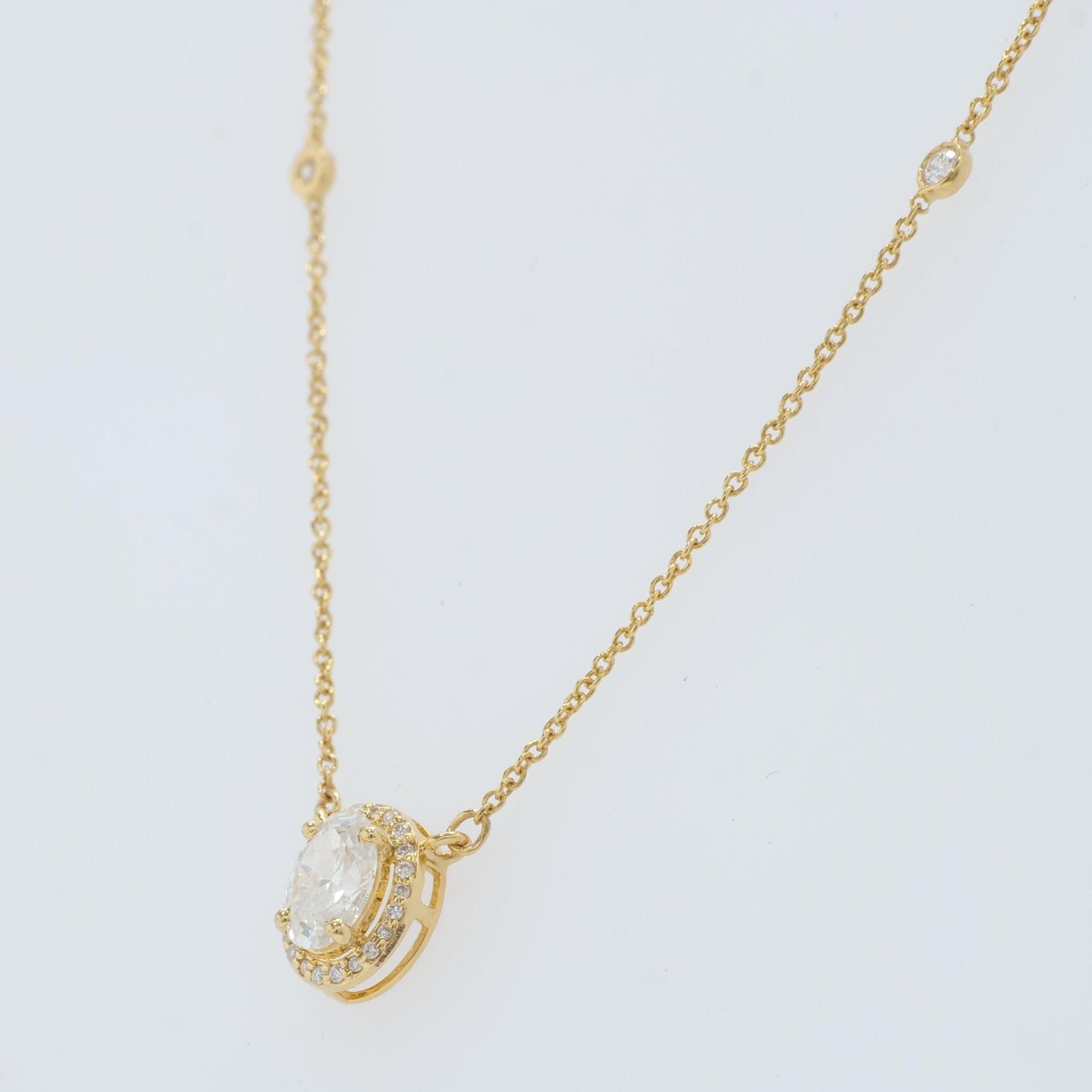 Taglio ovale Collana ovale con diamanti naturali in oro massiccio 14 carati (certificato) in vendita
