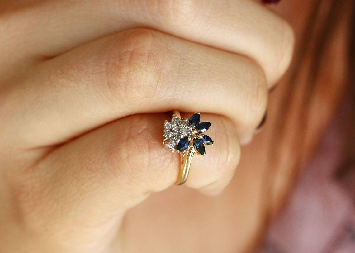 0.53tcw 14K Zafiro Marquesa y Diamante Anillo Vintage Dainty Corte marquesa en venta