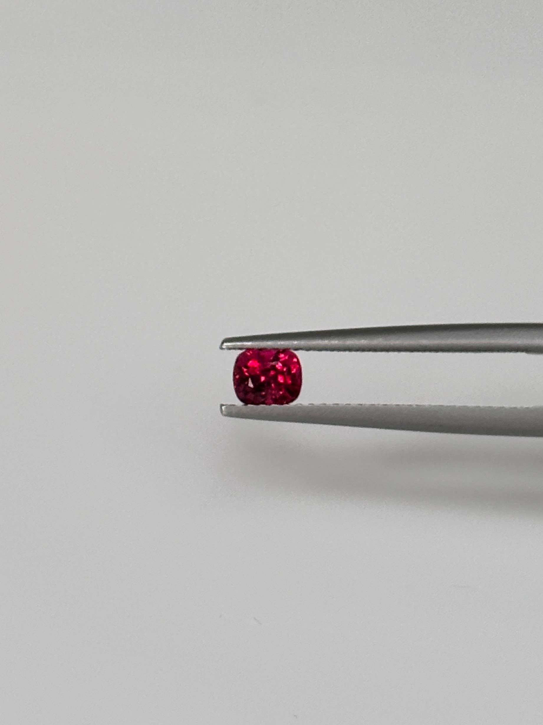 Taglio cuscino Spinello birmano rosa rossastro da 0,54 carati in vendita