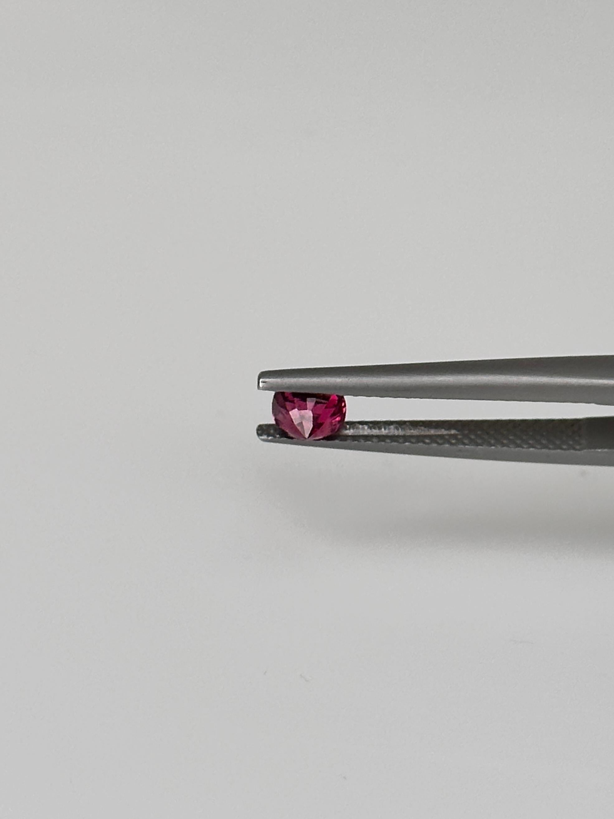 Spinello birmano rosa rossastro da 0,54 carati in vendita 2