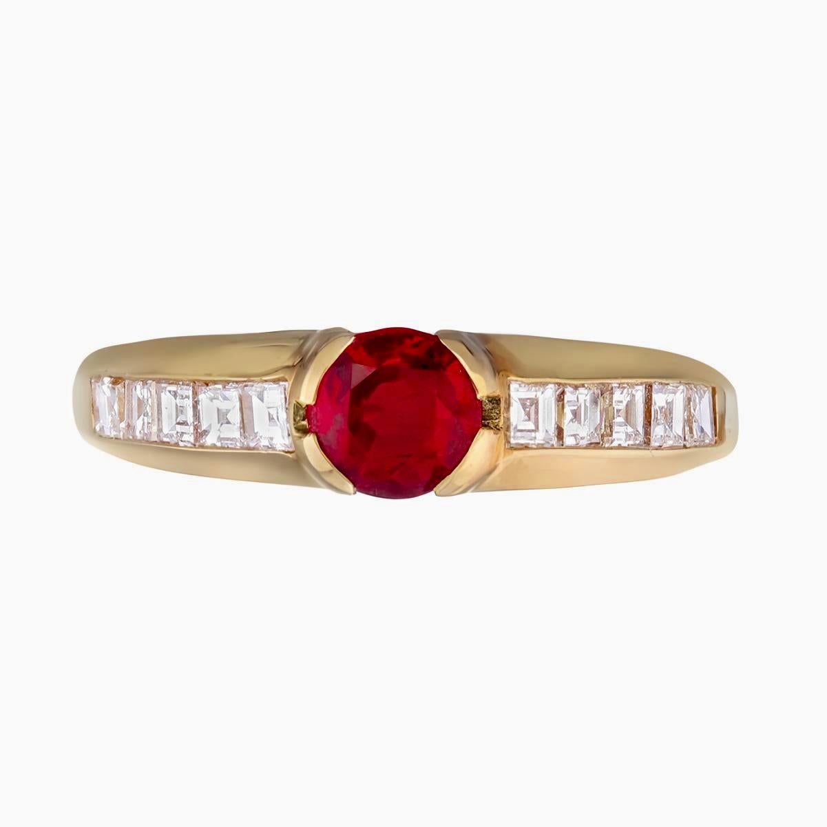 0,54 Karat Thai Heat Rubin und Diamant Ring in 18 Karat Gelbgold (Modernistisch) im Angebot