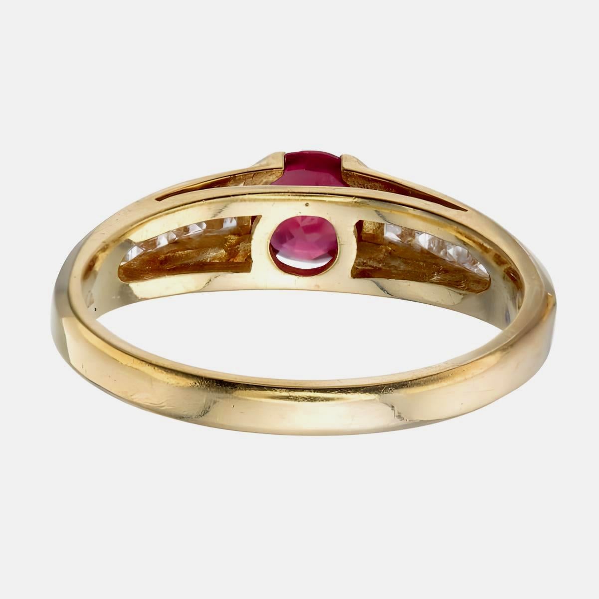 0,54 Karat Thai Heat Rubin und Diamant Ring in 18 Karat Gelbgold (Rundschliff) im Angebot