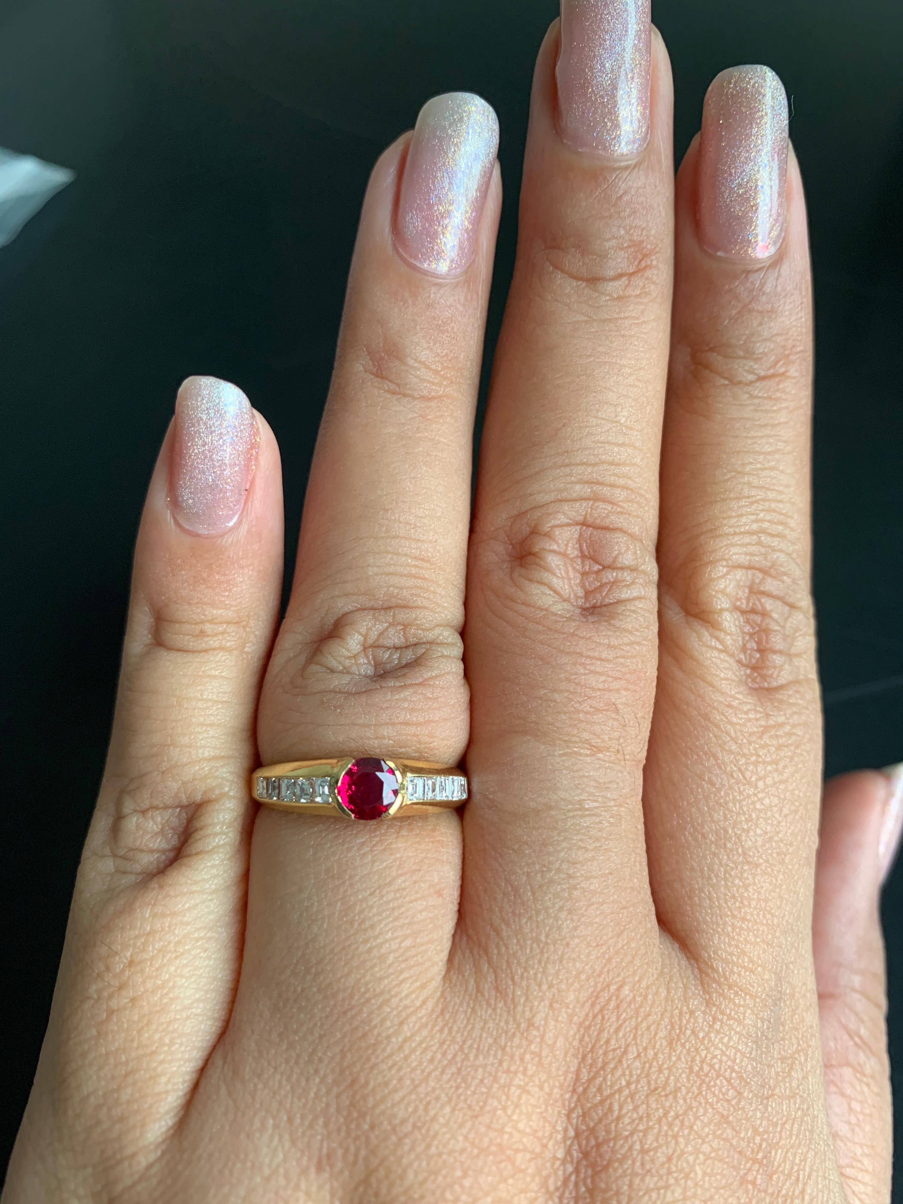 0,54 Karat Thai Heat Rubin und Diamant Ring in 18 Karat Gelbgold im Zustand „Neu“ im Angebot in Bangkok, TH
