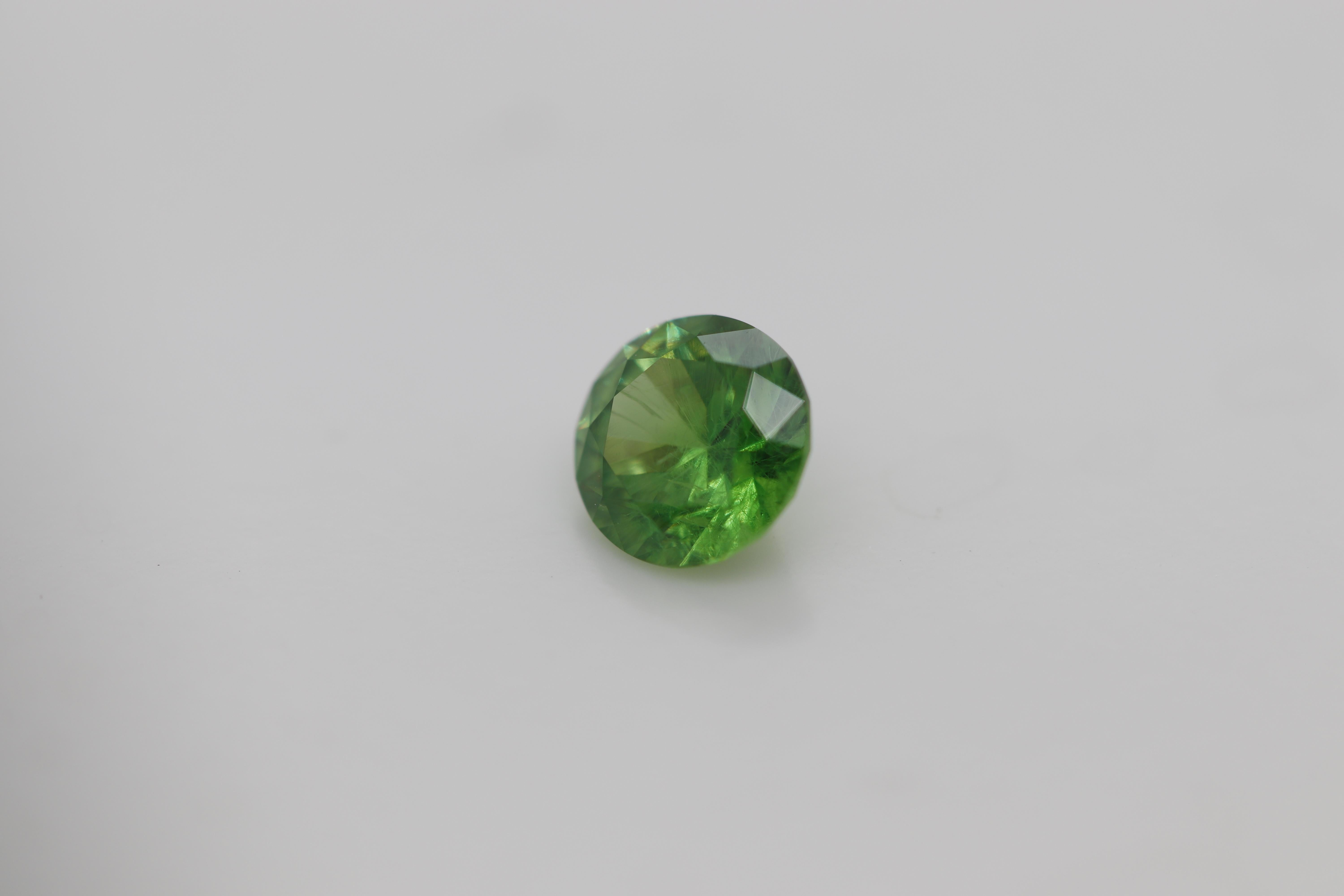 0.54 ct Horsetail Inclusion Russian Demantoid Garnet Loose Gemstone In New Condition In Bangkok, TH