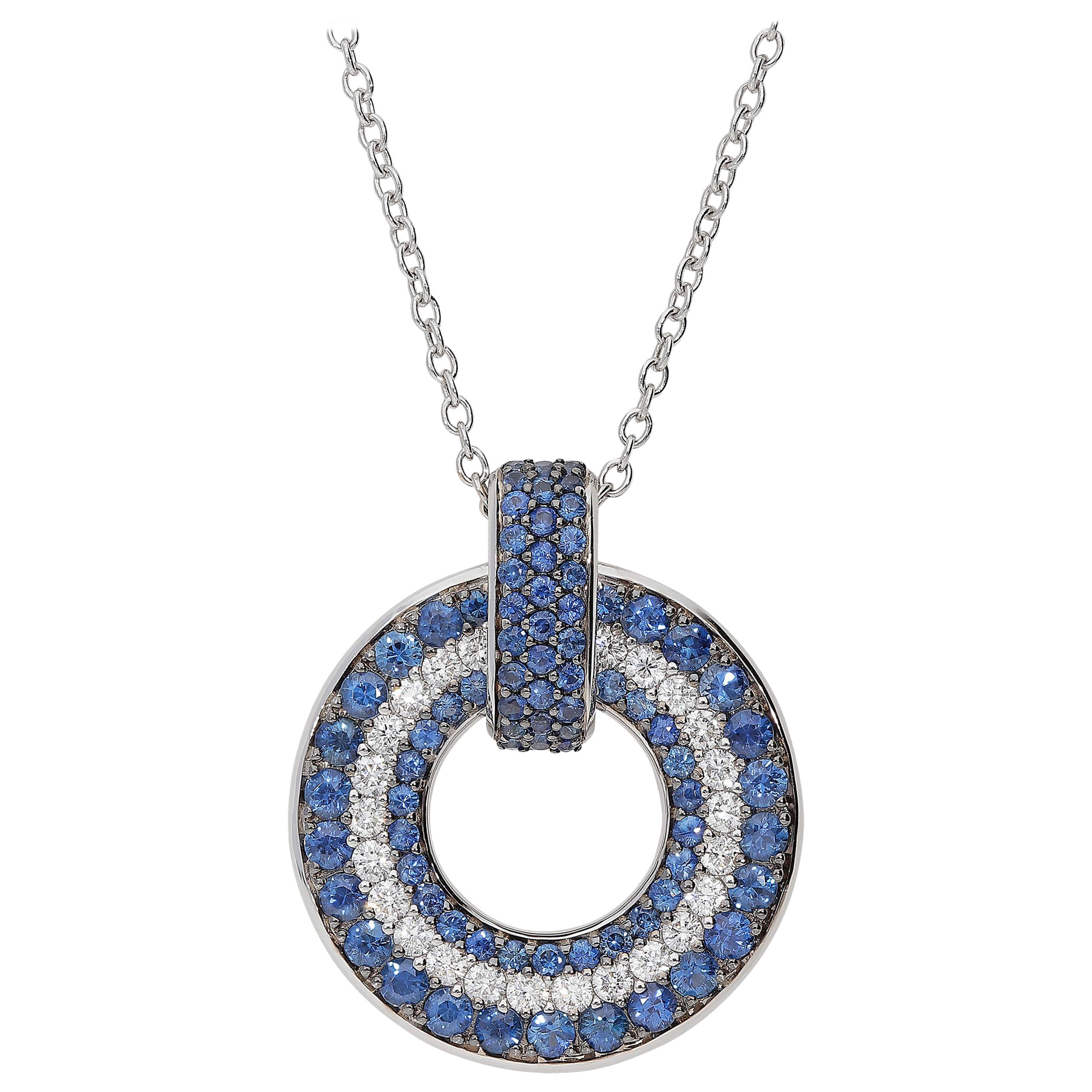 0.54 White GSI Diamonds 1.78 Blue Sapphires 18 Karat White Gold Circle Necklace im Angebot