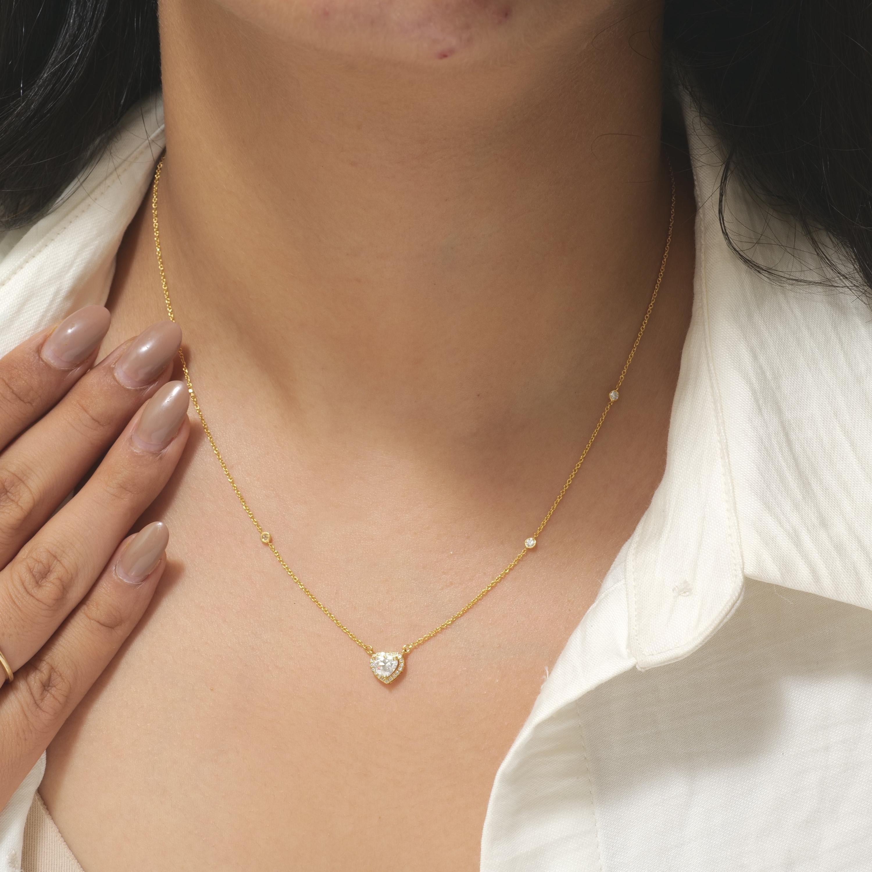 Taille cœur Collier en or massif 14k avec chaîne en diamant naturel de 0,54ct taillé en cœur (certifié) en vente