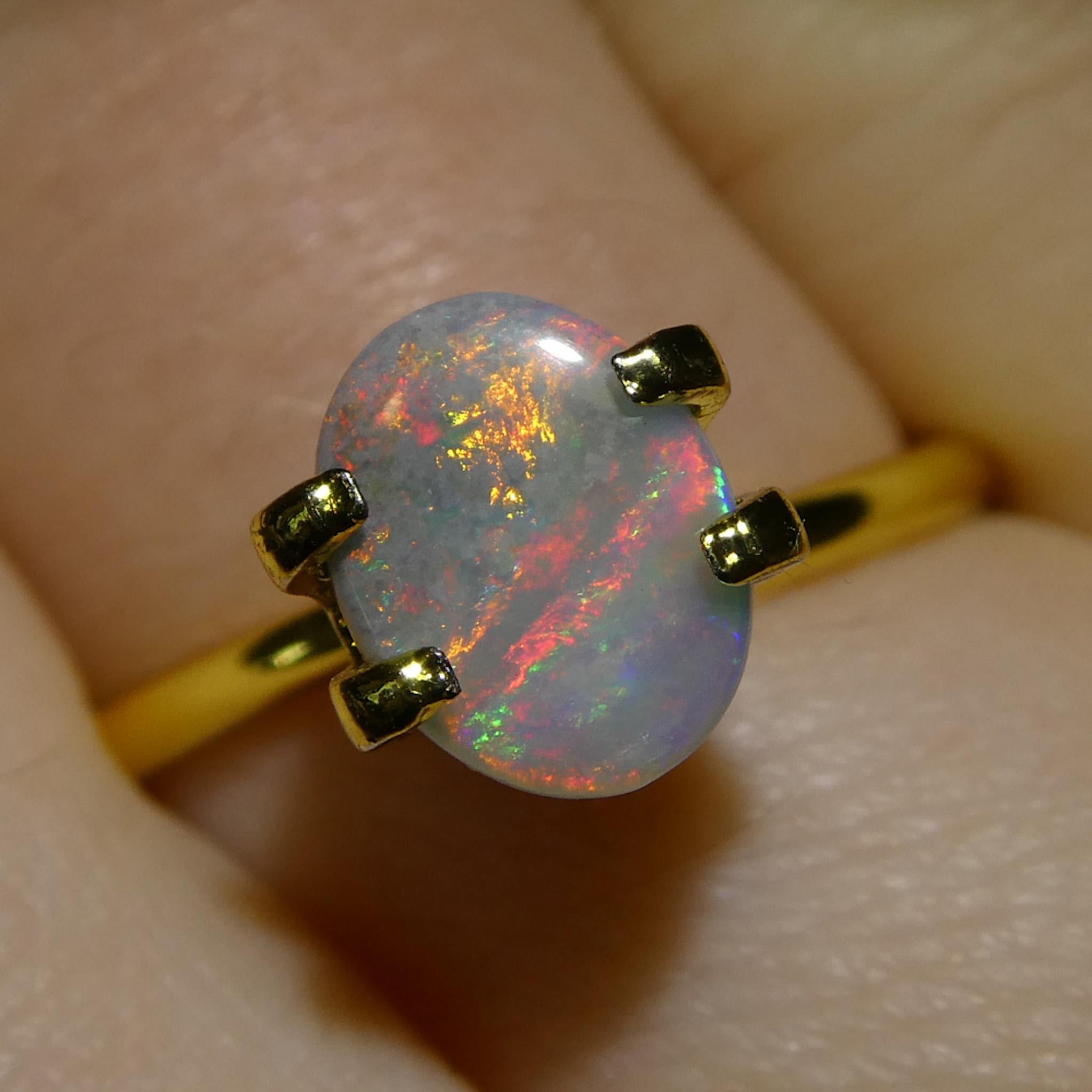 Descrizione:

Tipo di gemma: Opale 
Numero di pietre: 1
Peso: 0,54 carati
Misure: 8.20 x 6.32 x 1.53 mm
Forma: Ovale
Stile di taglio: Cabochon
Stile di taglio Corona: 
Stile di taglio del padiglione:  
Trasparenza: Traslucido
Chiarezza: N/D
Colore: