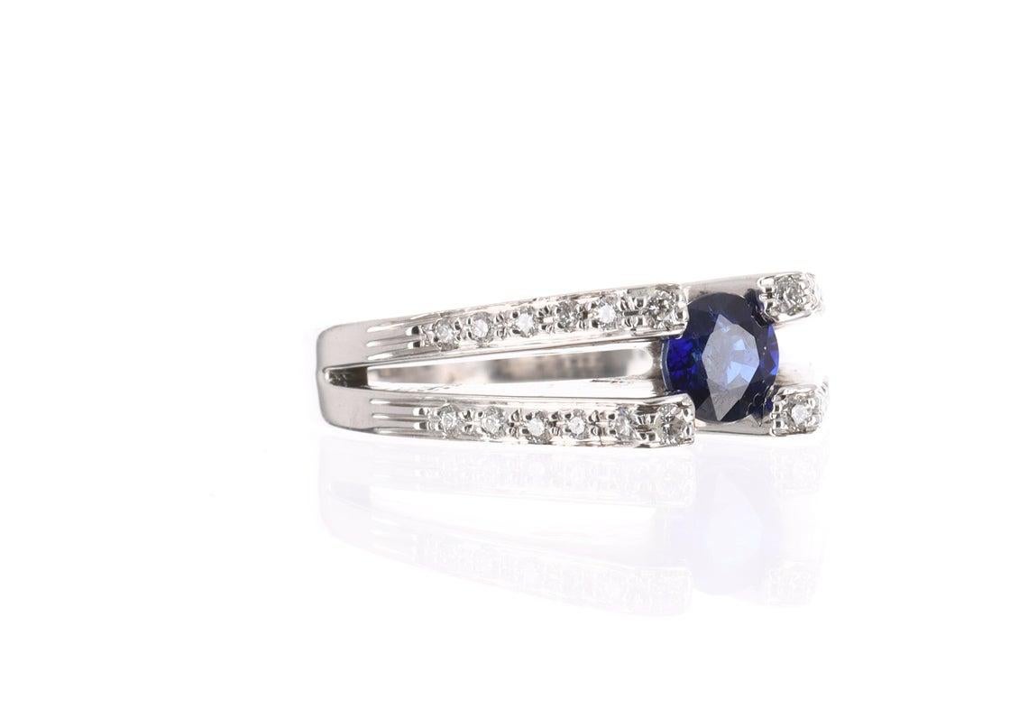 Round Cut 0.54tcw 18K Natural Purple Blue Tanzanite & Diamond Ring For Sale