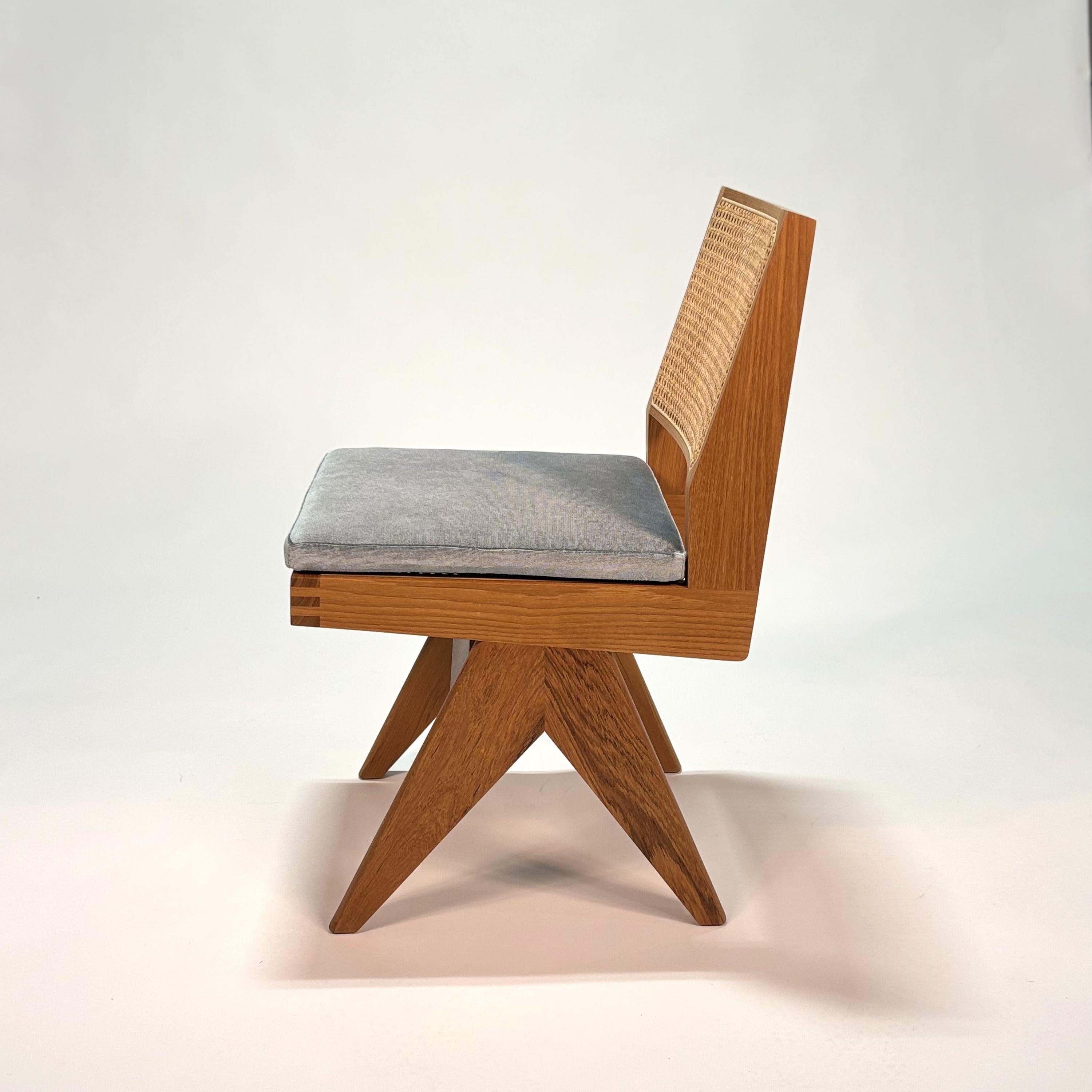 055 Capitol Complex Stuhl von Hommage a Pierre Jeanneret im Zustand „Gut“ im Angebot in Doral, FL