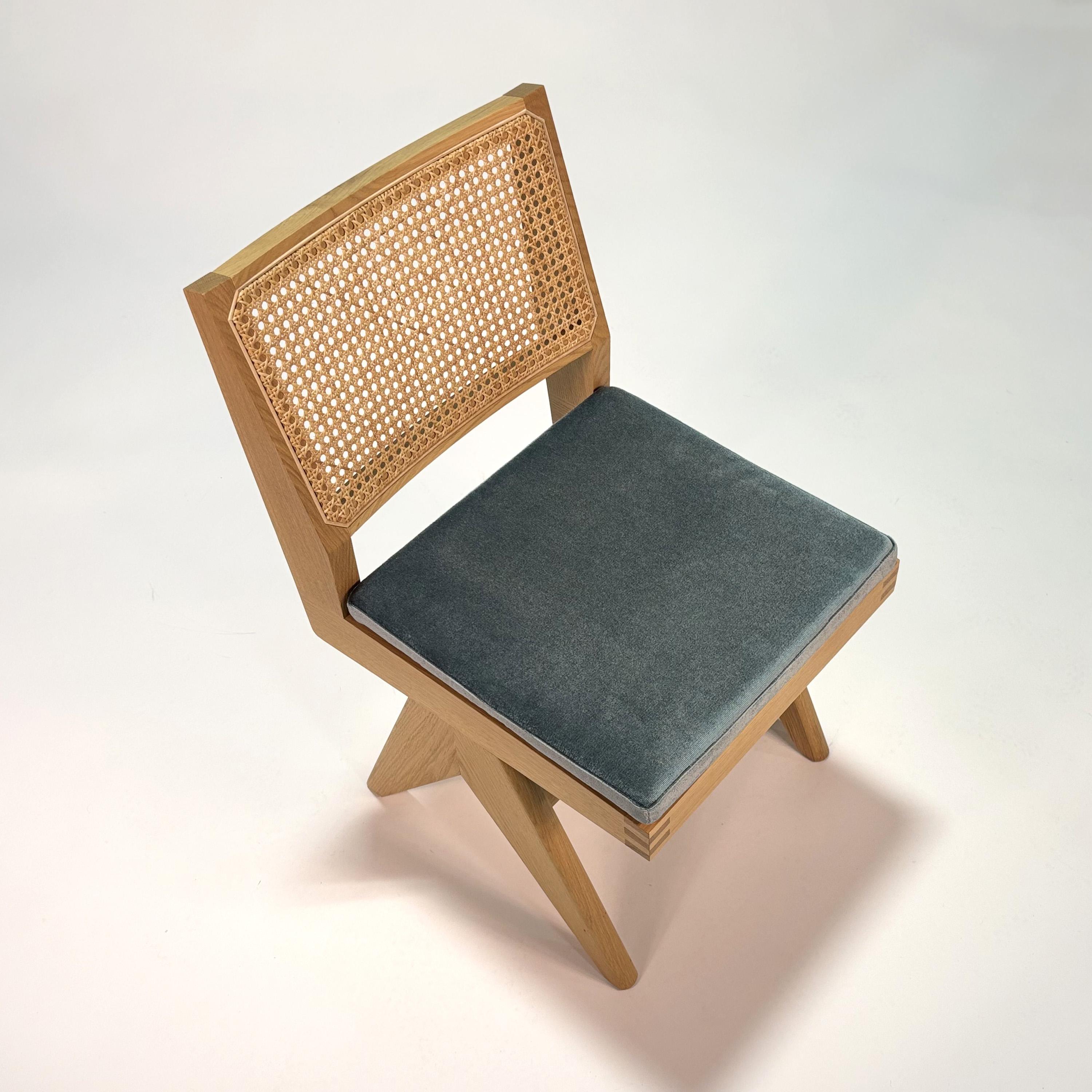 055 Capitol Complex Stuhl von Hommage a Pierre Jeanneret (Gehstock) im Angebot