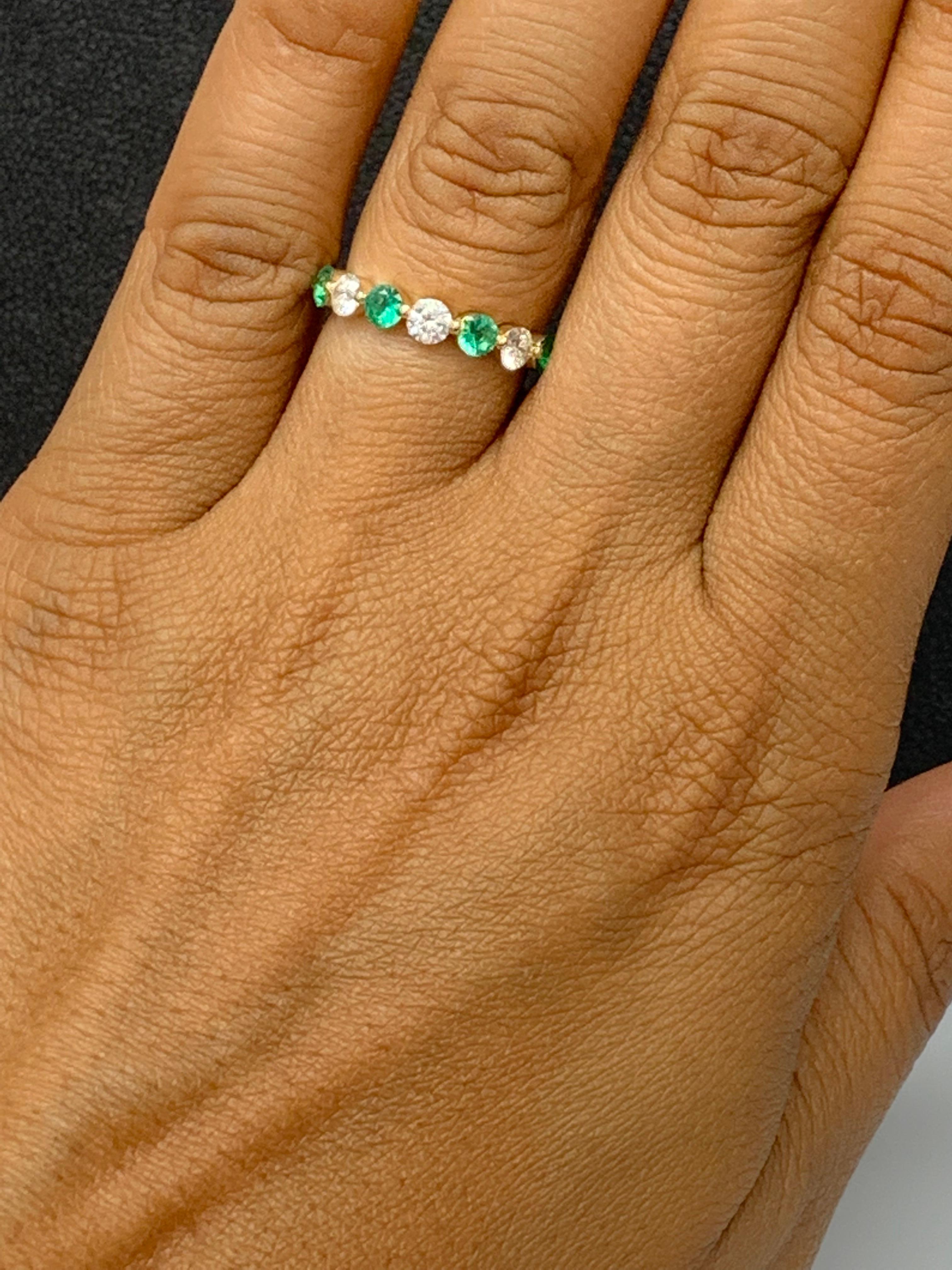 0,55 Carati Taglio Brilliante Smeraldo e Diamante 7 Pietre Fascia Nuziale 14K YellowGold in vendita 8