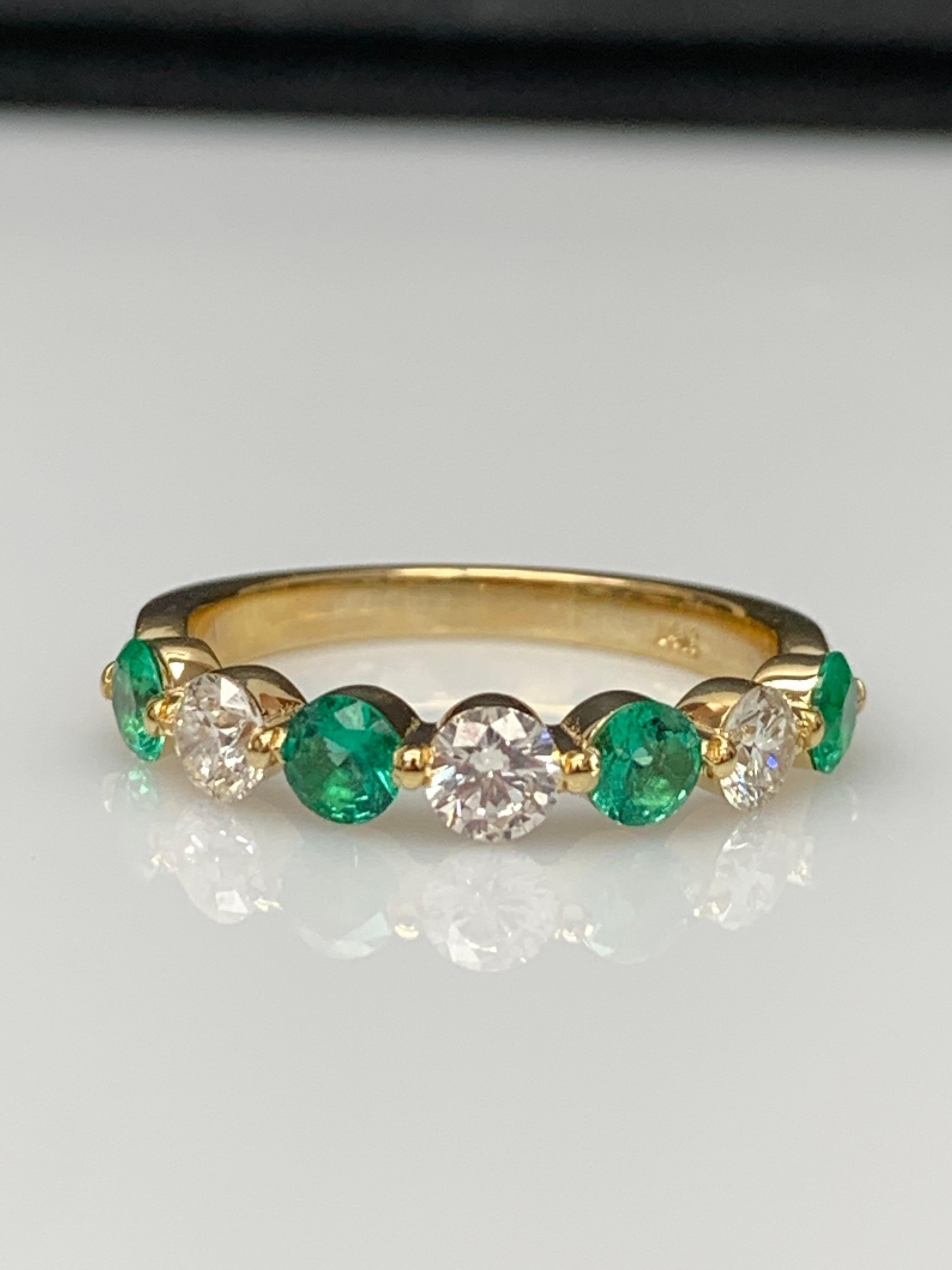Contemporaneo 0,55 Carati Taglio Brilliante Smeraldo e Diamante 7 Pietre Fascia Nuziale 14K YellowGold in vendita