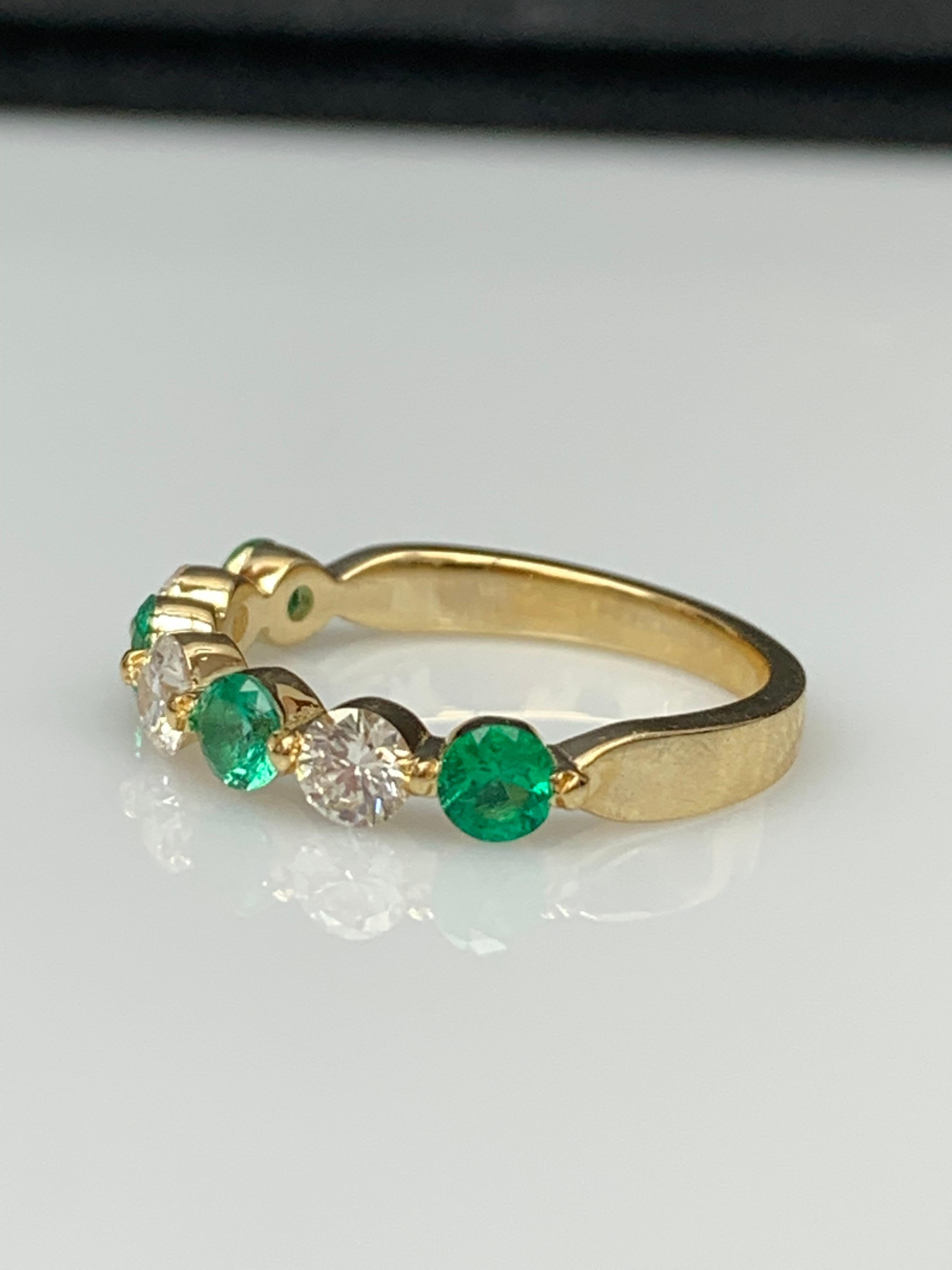 Taglio brillante 0,55 Carati Taglio Brilliante Smeraldo e Diamante 7 Pietre Fascia Nuziale 14K YellowGold in vendita