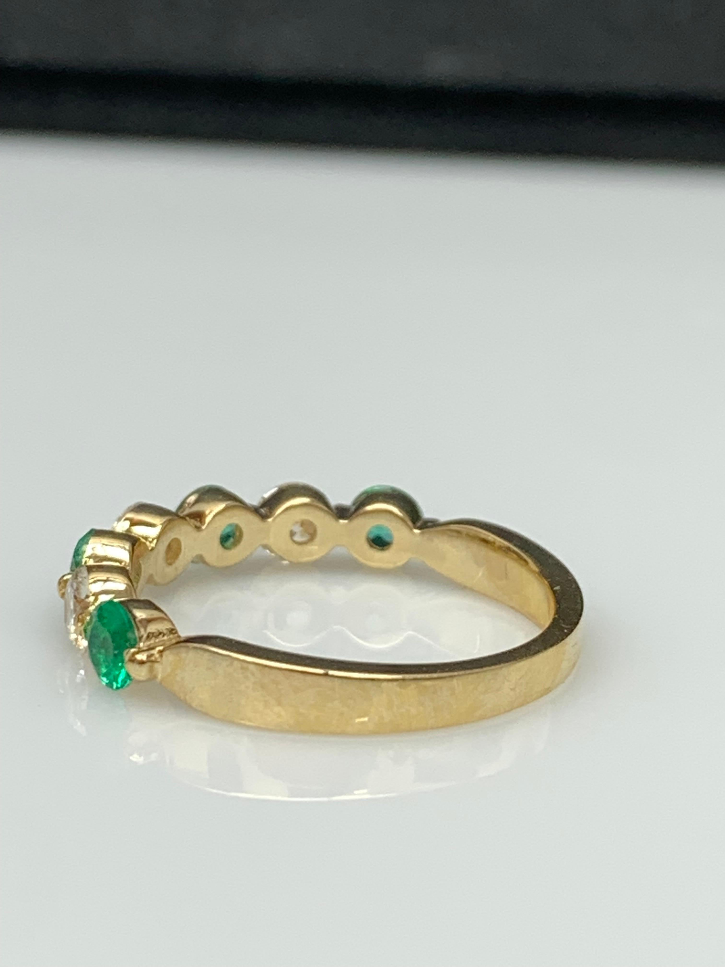 Donna 0,55 Carati Taglio Brilliante Smeraldo e Diamante 7 Pietre Fascia Nuziale 14K YellowGold in vendita