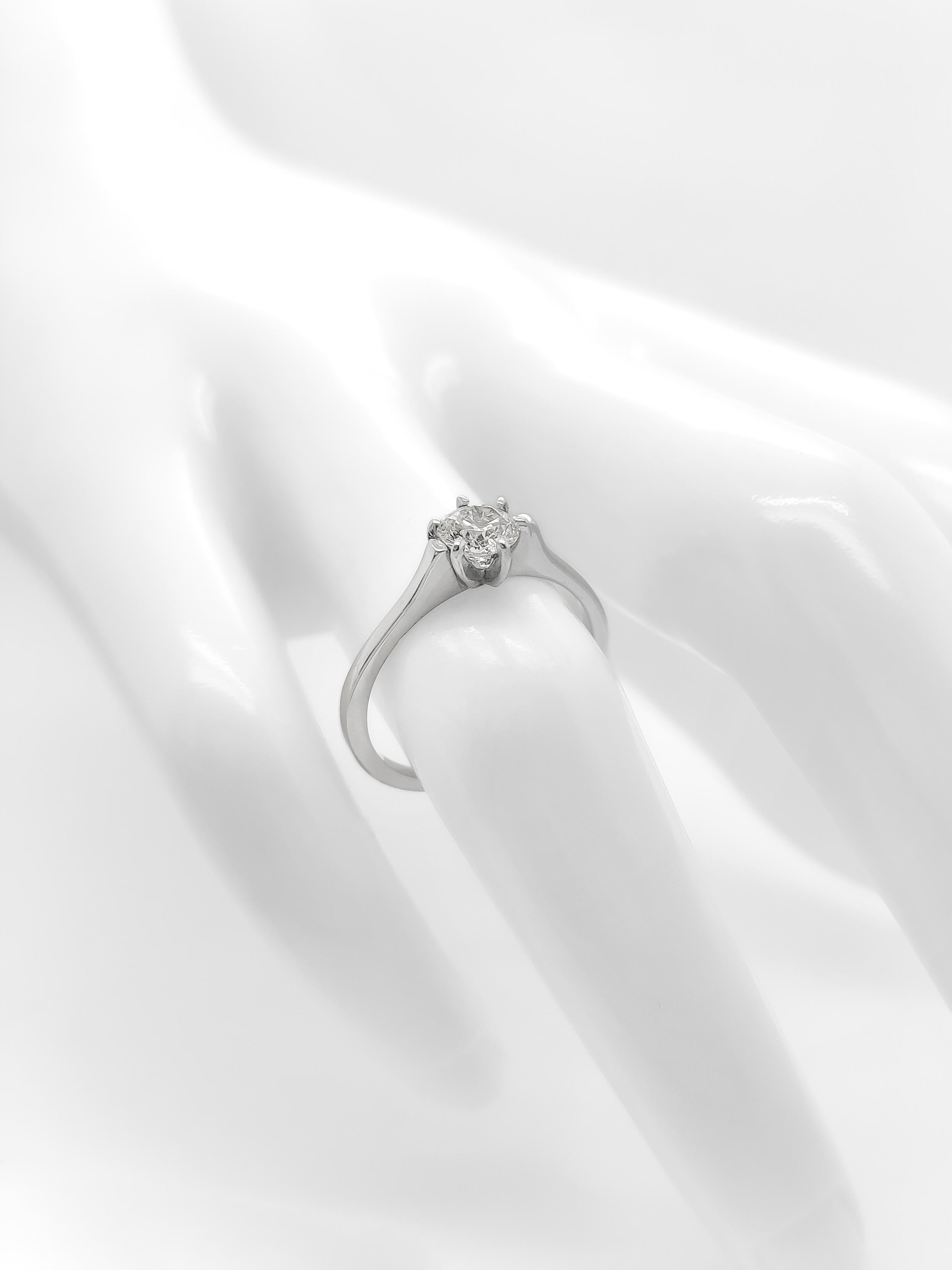 NO RESERVE  0.55CT Diamond Solitaire Engagement Ring 14K White Gold  In New Condition For Sale In Ramat Gan, IL