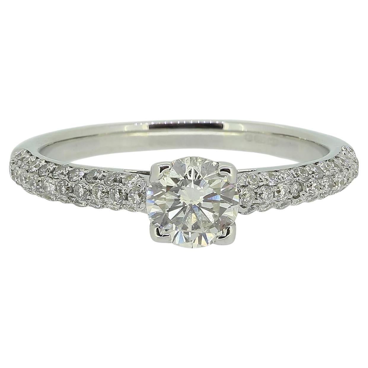 Anillo de compromiso solitario de diamantes de 0.55 quilates en venta