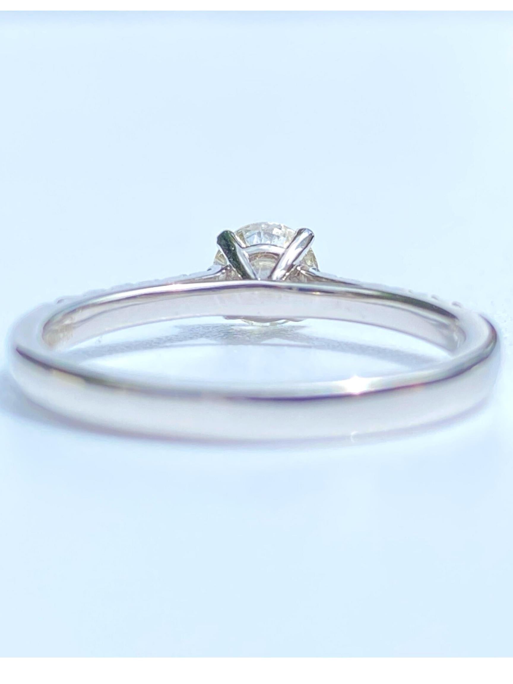 0.55 Carat F-H Color Round-Brilliant Cut Engagement Ring in 18k White Gold In New Condition For Sale In Miami, FL