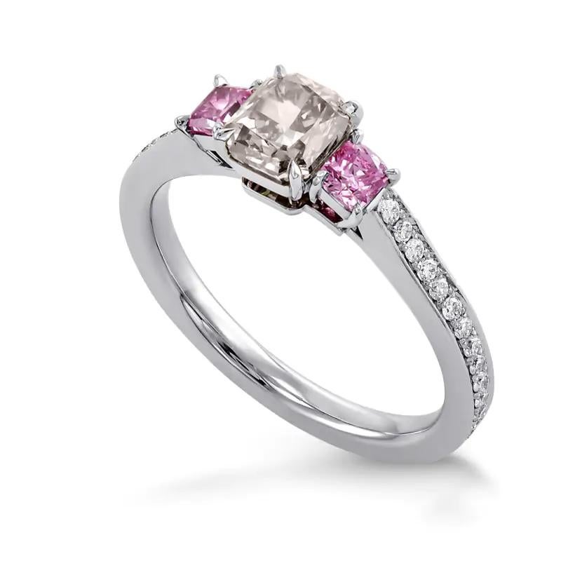 Contemporary 0.55 carat Fancy White Diamond Square cut Sapphires White Gold 18K Ring For Sale