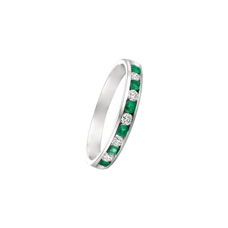 For Sale:  0.55 Carat Natural Diamond and Emerald Ring Band 14 Karat White Gold 2