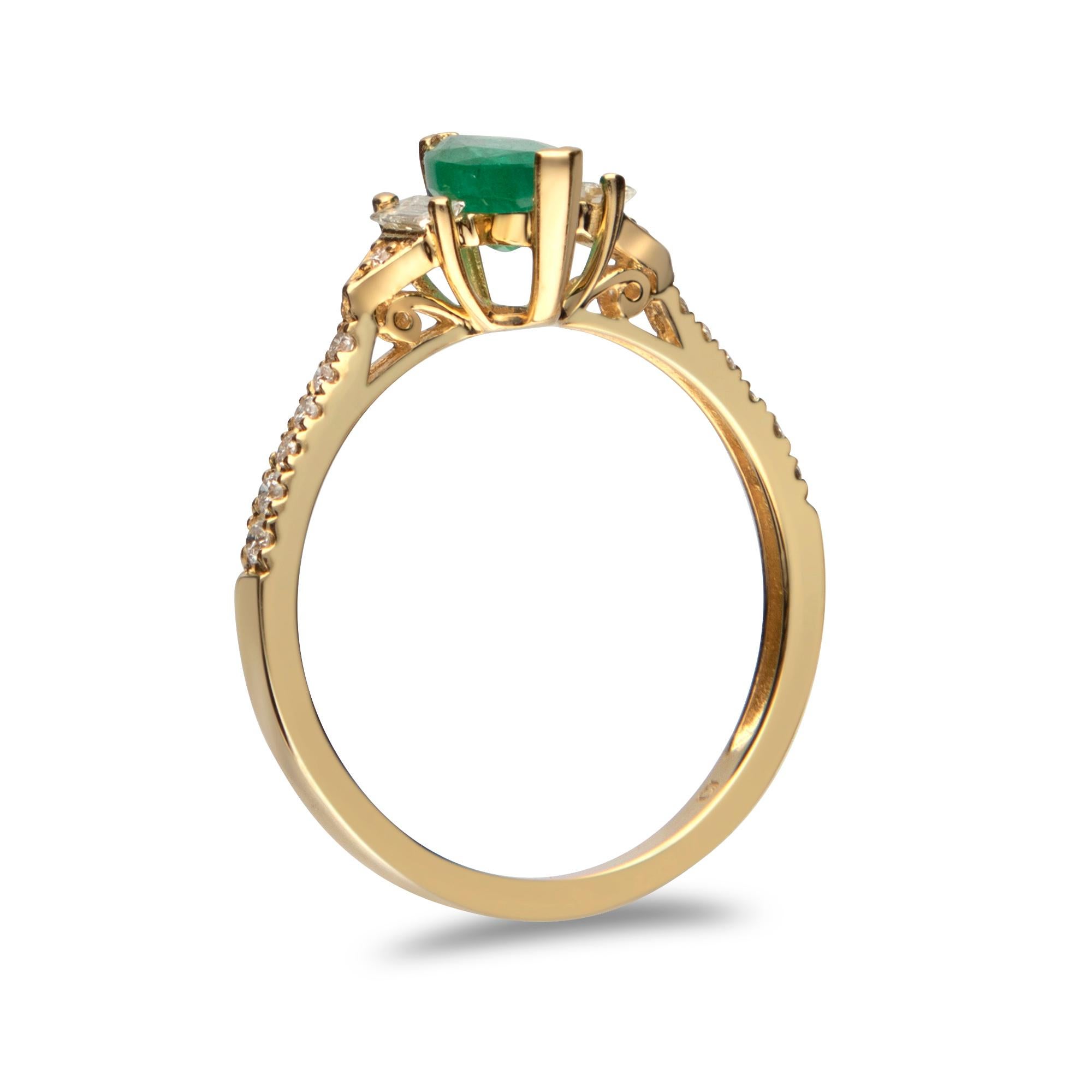 Art Deco 0.55 Carat Natural Emerald and Diamond 14 Karat Yellow Gold Ring