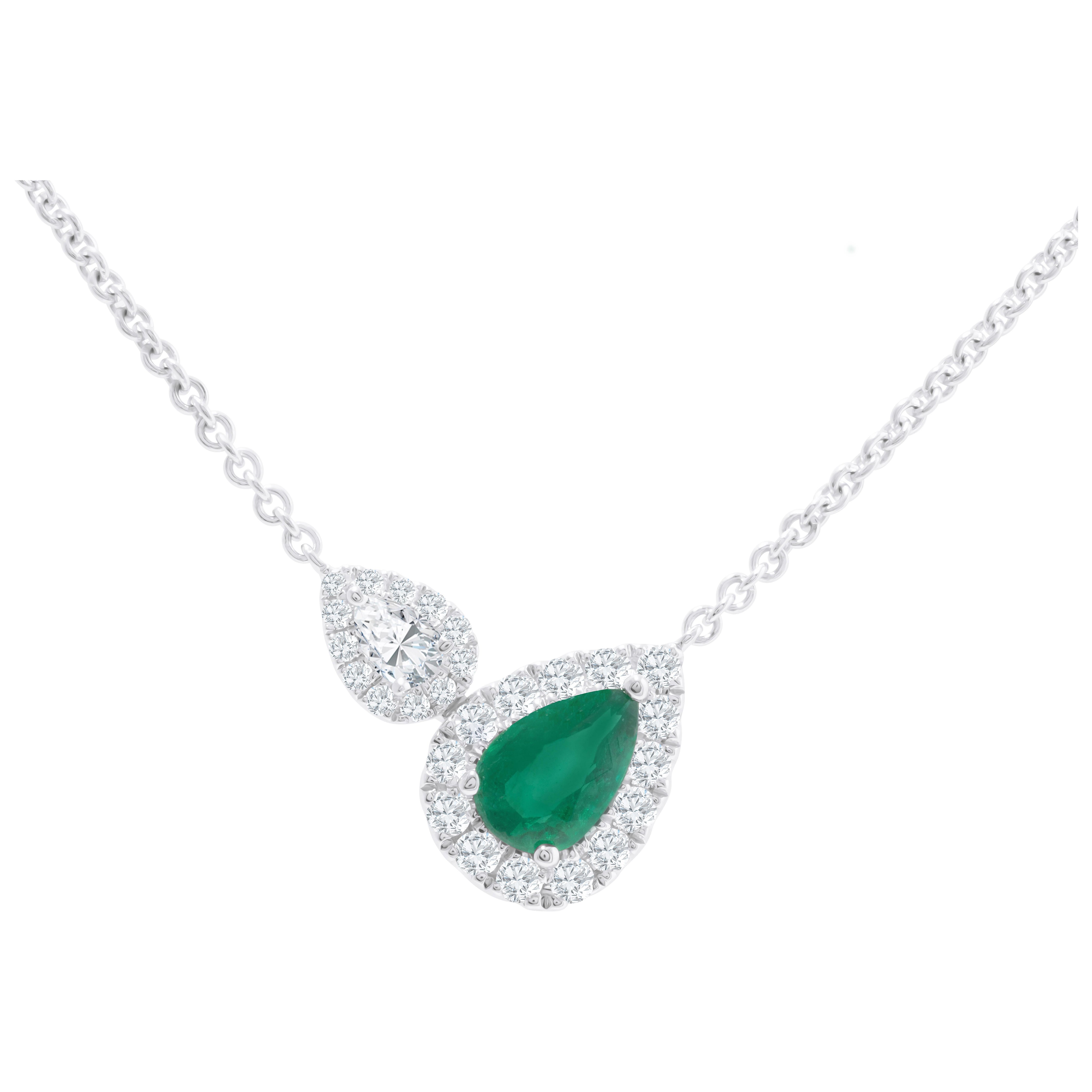 Collana di smeraldi fini a forma di pera da 0,55 carati con diametro di 0,37 carati in 14W/Y Ref1208 in vendita