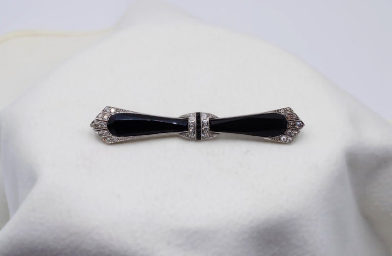 Bague Dreicer Art Déco en platine et onyx noir avec nœud en forme de nœud  papillon, signée 0,55 carat Broche de style broche - En vente sur 1stDibs