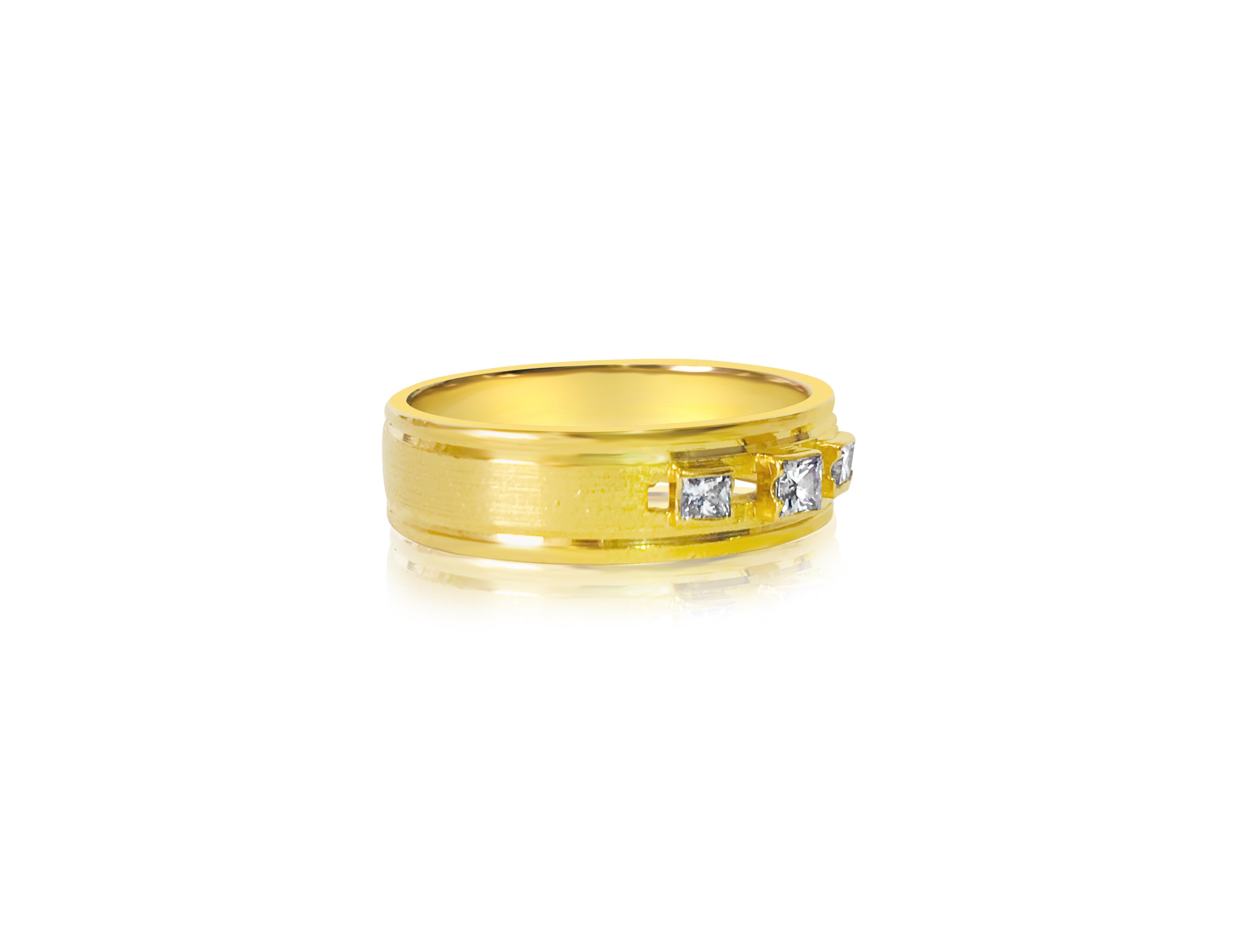 In lustrous 18K yellow gold, this vintage ring is adorned with 0.55 carats of princess-cut diamonds, boasting VS clarity and G color for stunning brilliance. The clean, elegant design exudes timeless charm, making it a perfect gift for a variety of