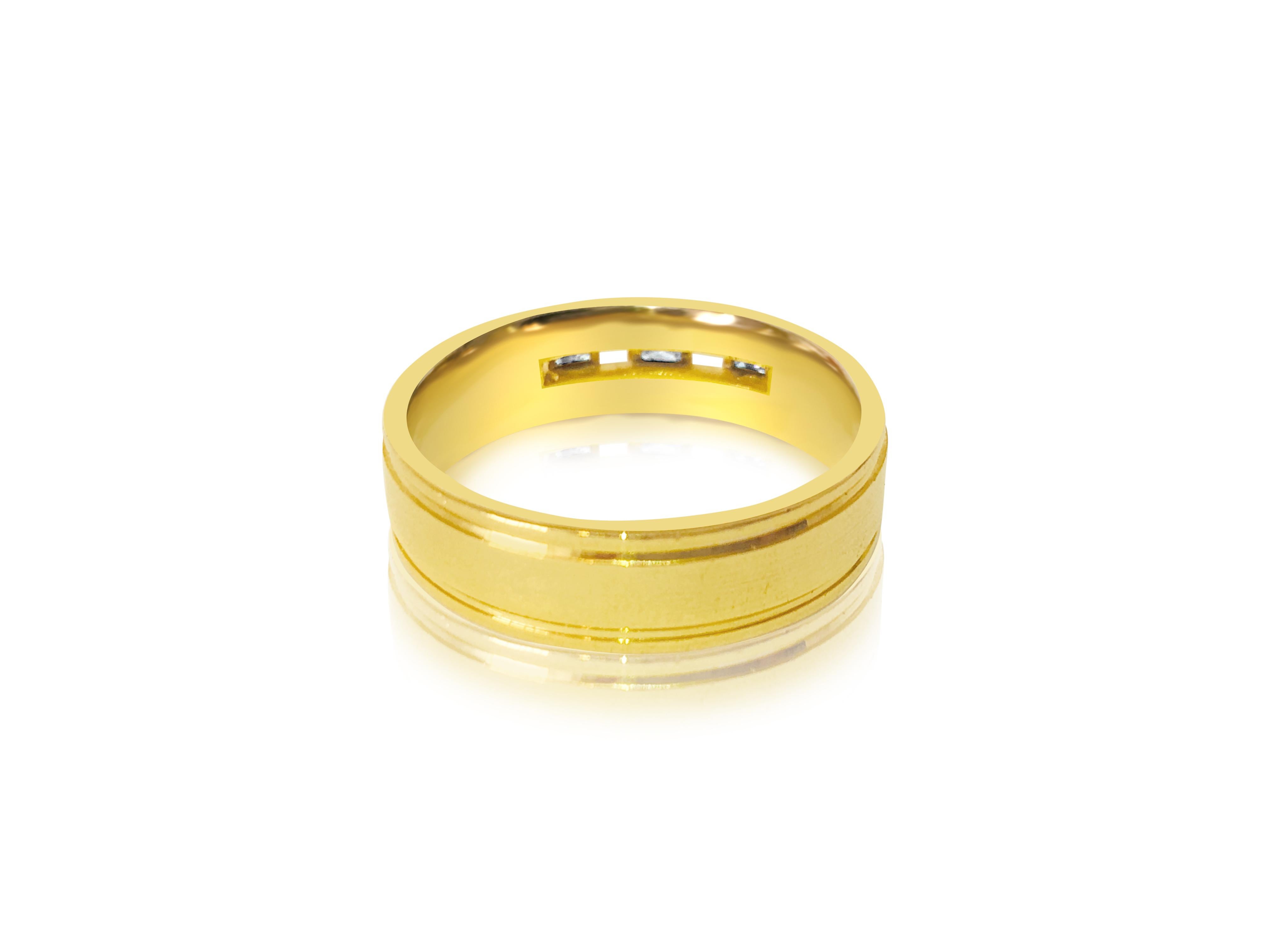 Contemporary 0.55 Carat VS Diamond and 18K Yellow Gold Ring For Sale