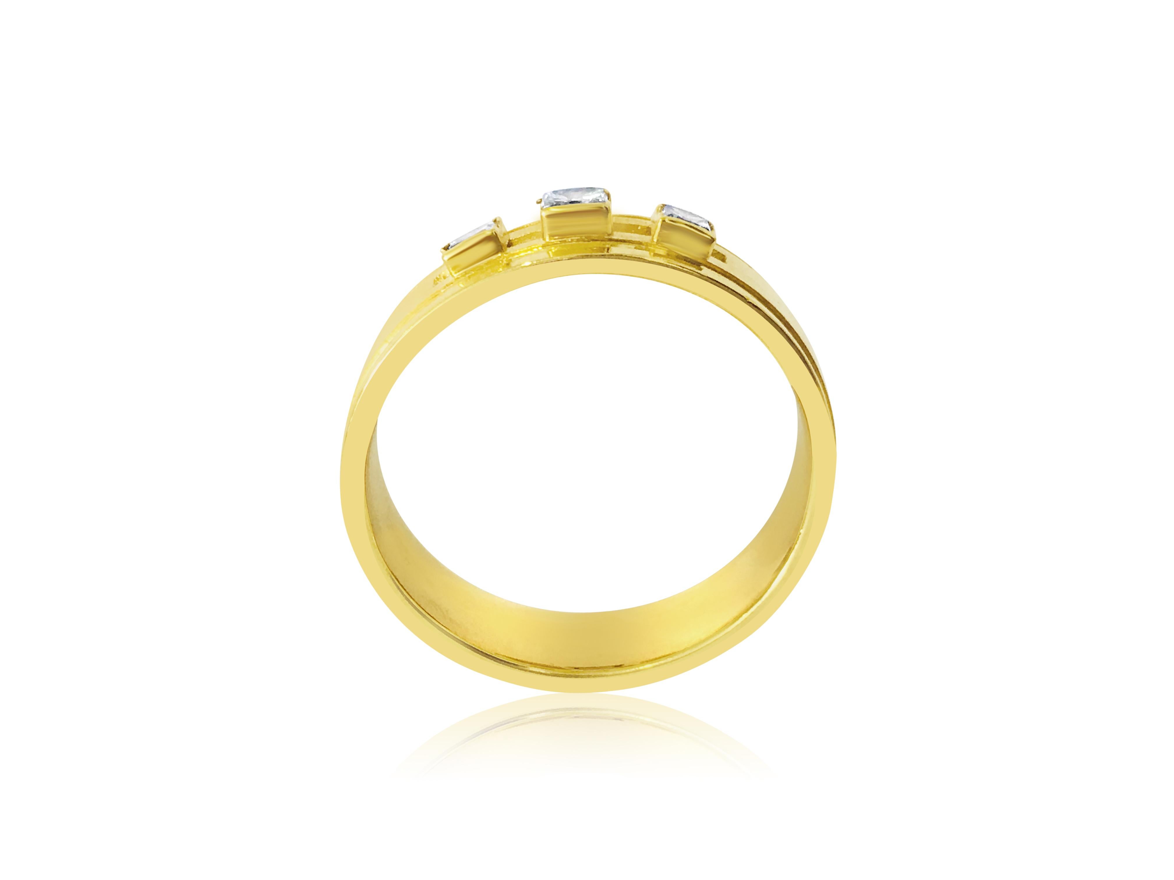 Princess Cut 0.55 Carat VS Diamond and 18K Yellow Gold Ring For Sale