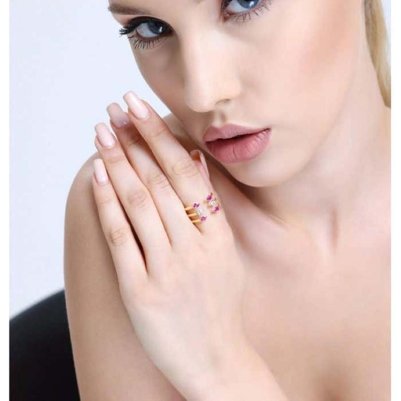 Women's 0.55ct Diamond And Ruby Claw Ring For Sale