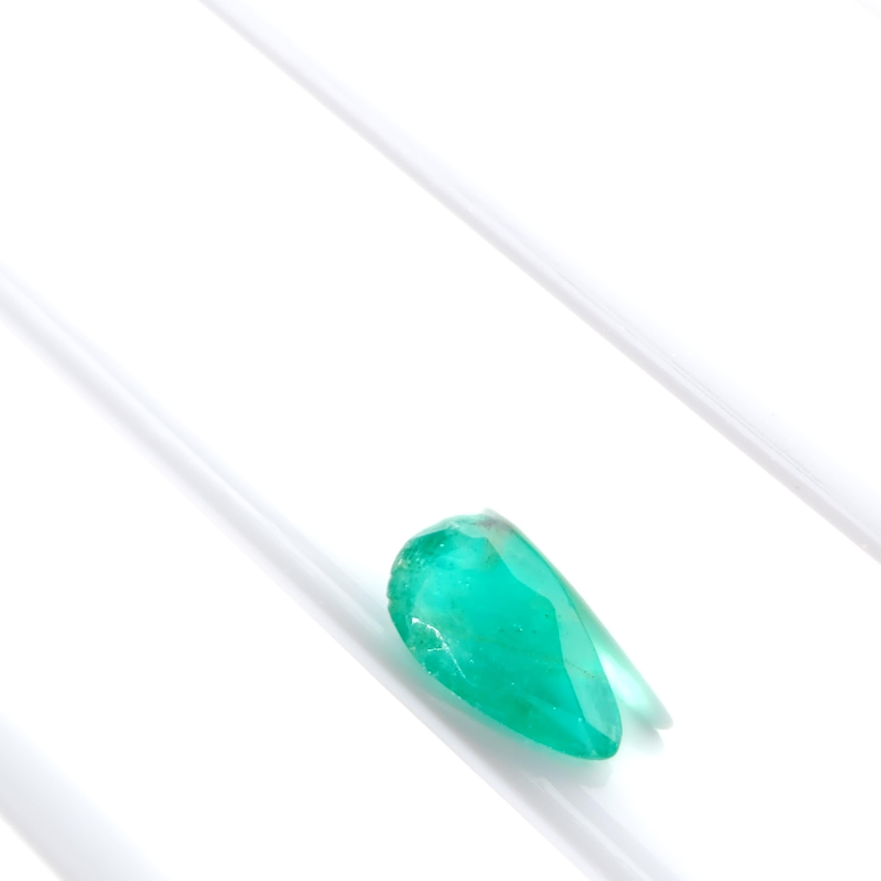Women's or Men's 0.55Ct Natural Loose Emerald Pear Shape For Sale