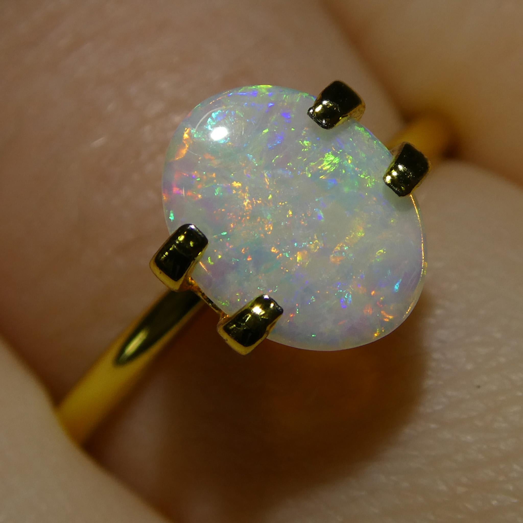 0.55 Karat ovaler weißer Opal mit Cabochonschliff aus Australien im Angebot 8