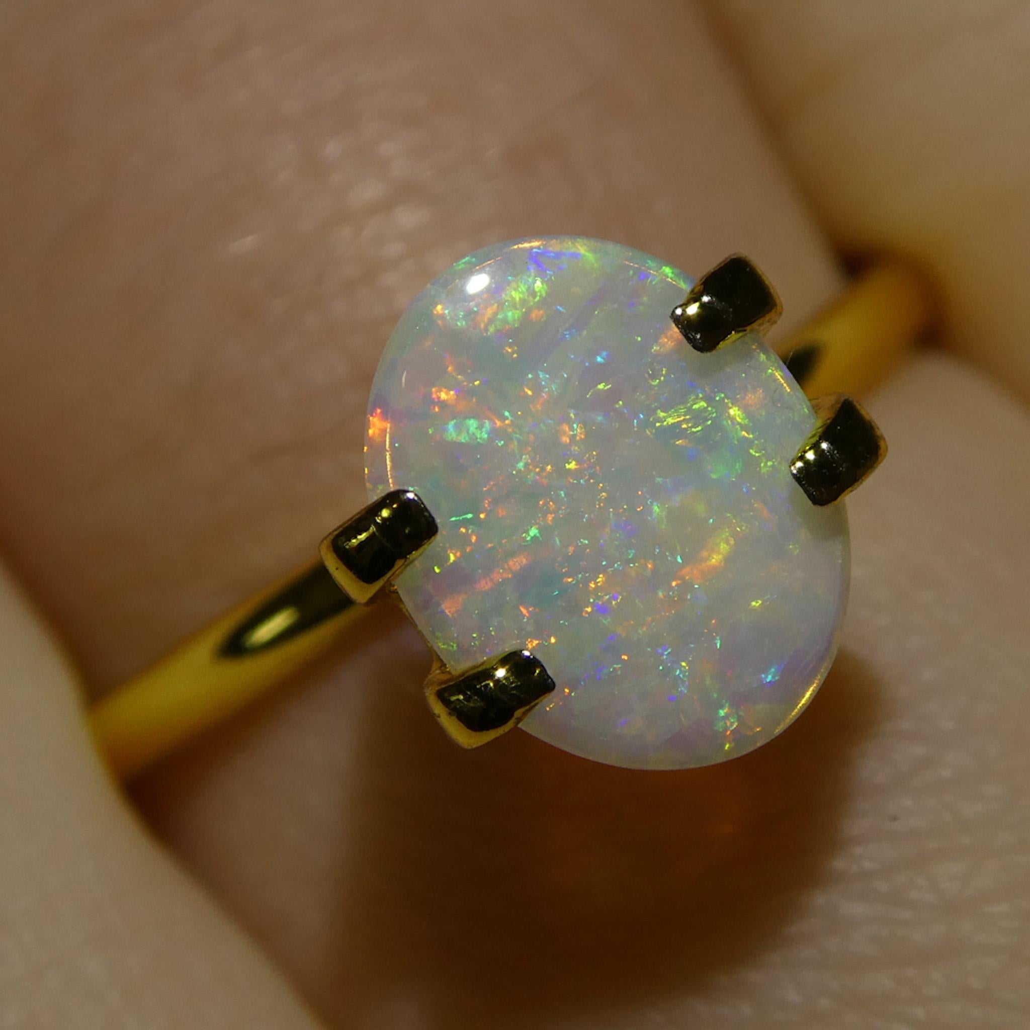 Beschreibung:

Edelstein-Typ: Opal 
Anzahl von Steinen: 1
Gewicht: 0,55 Karat
Abmessungen: 9,04 x 7,20 x 1,46 mm
Die Form: Oval
Schliffart: Cabochon
Schnittstil Krone: 
Cutting Style Pavilion:  
Durchsichtigkeit: Transluzent
Klarheit: N/A
Farbe: