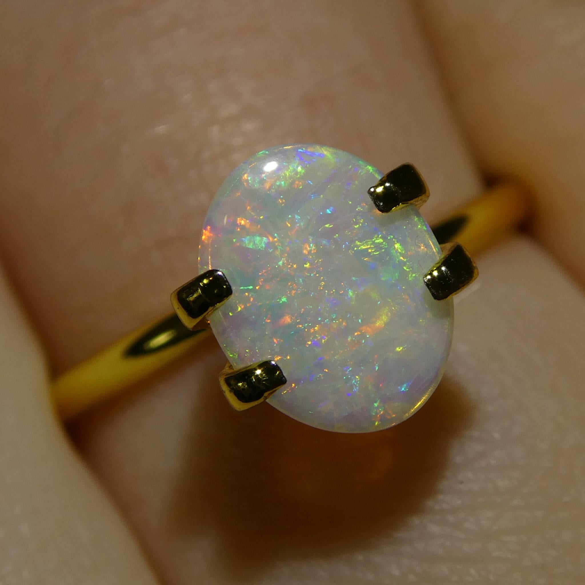 0.55 Karat ovaler weißer Opal mit Cabochonschliff aus Australien für Damen oder Herren im Angebot