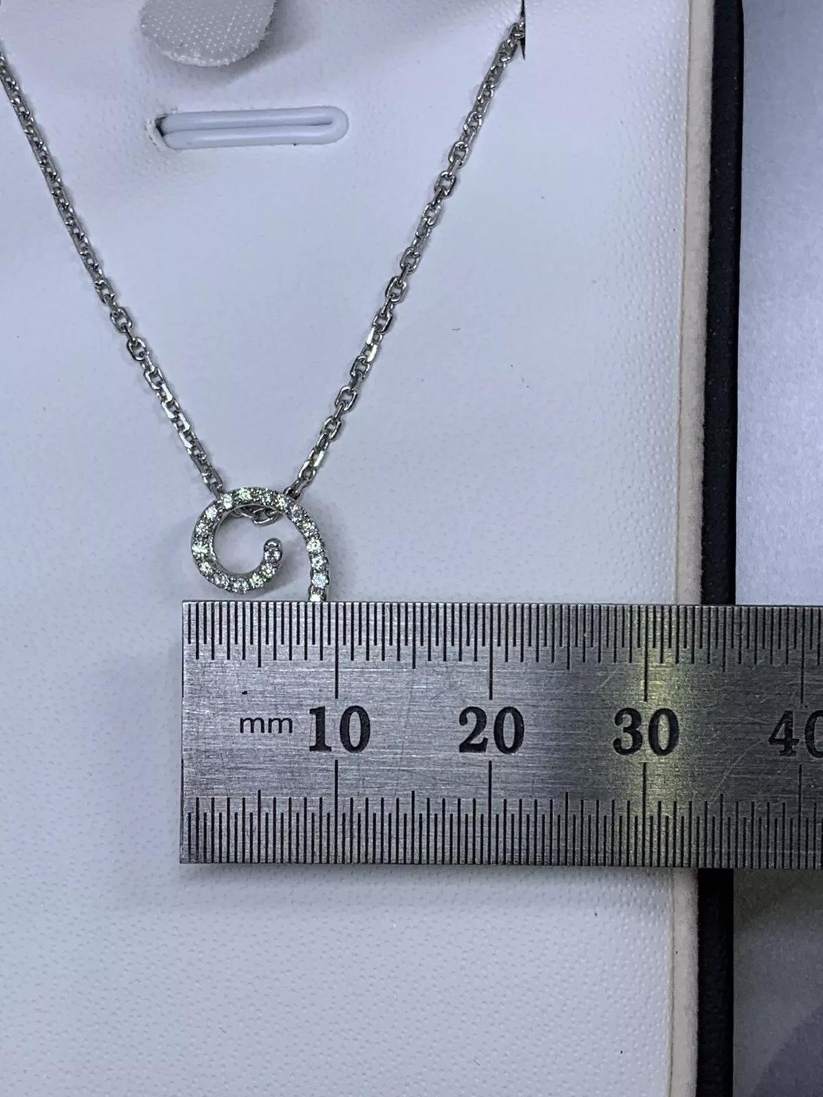 Collier pendentif en or blanc 18ct avec solitaire en diamant rond de 0,55ct. en vente 1