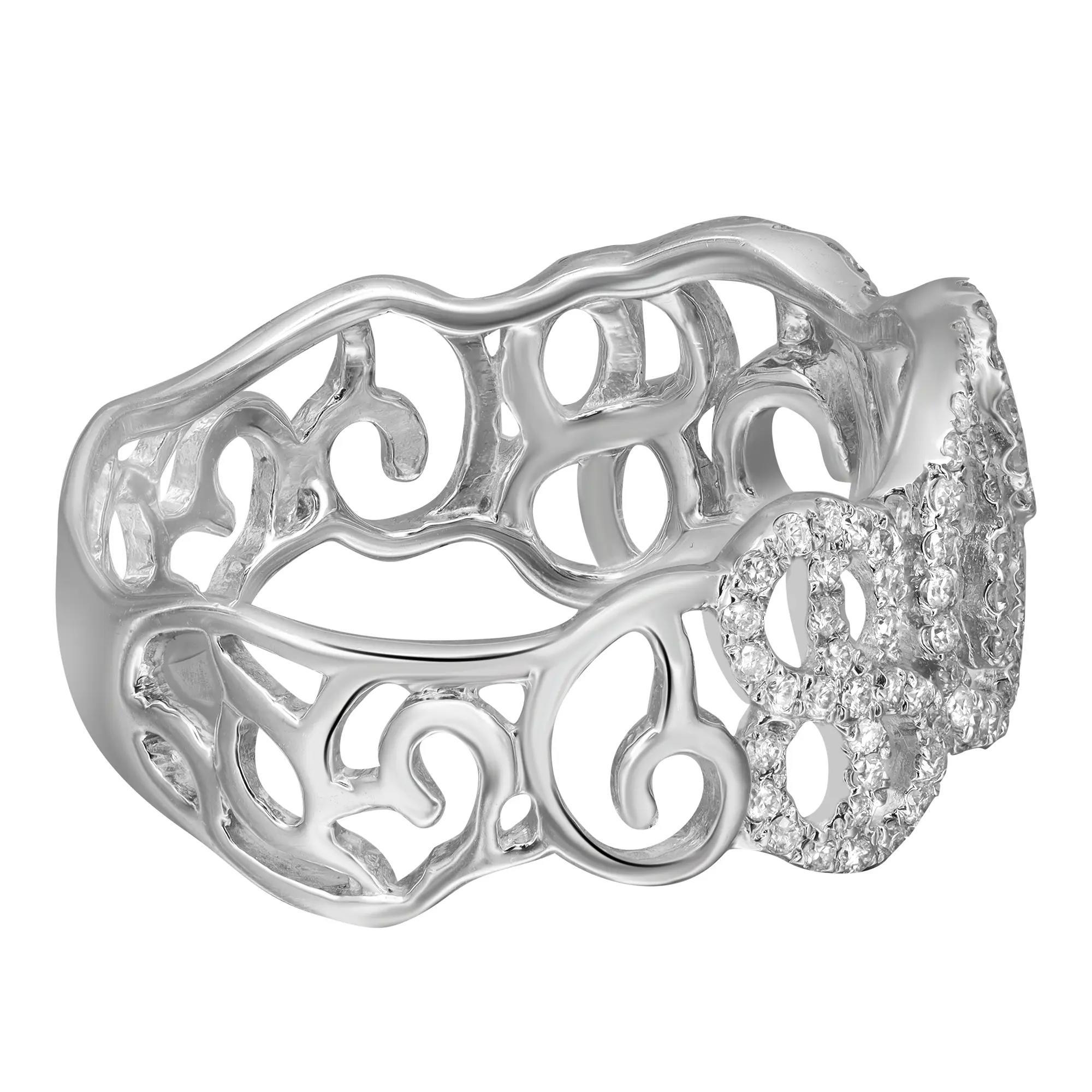Anello moderno a fascia larga da donna realizzato in oro bianco 14k. Questo anello presenta diamanti rotondi taglio brillante incastonati in una montatura a griffe. Peso totale dei diamanti: 0.55 carati. Qualità del diamante: colore I e purezza SI1.