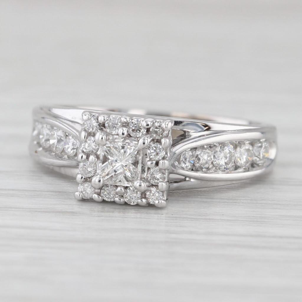 Anello di fidanzamento a forma di aureola con diamante da 0,55 ct. in oro bianco 14k, misura 5,5, fascia da cattedrale in vendita 1