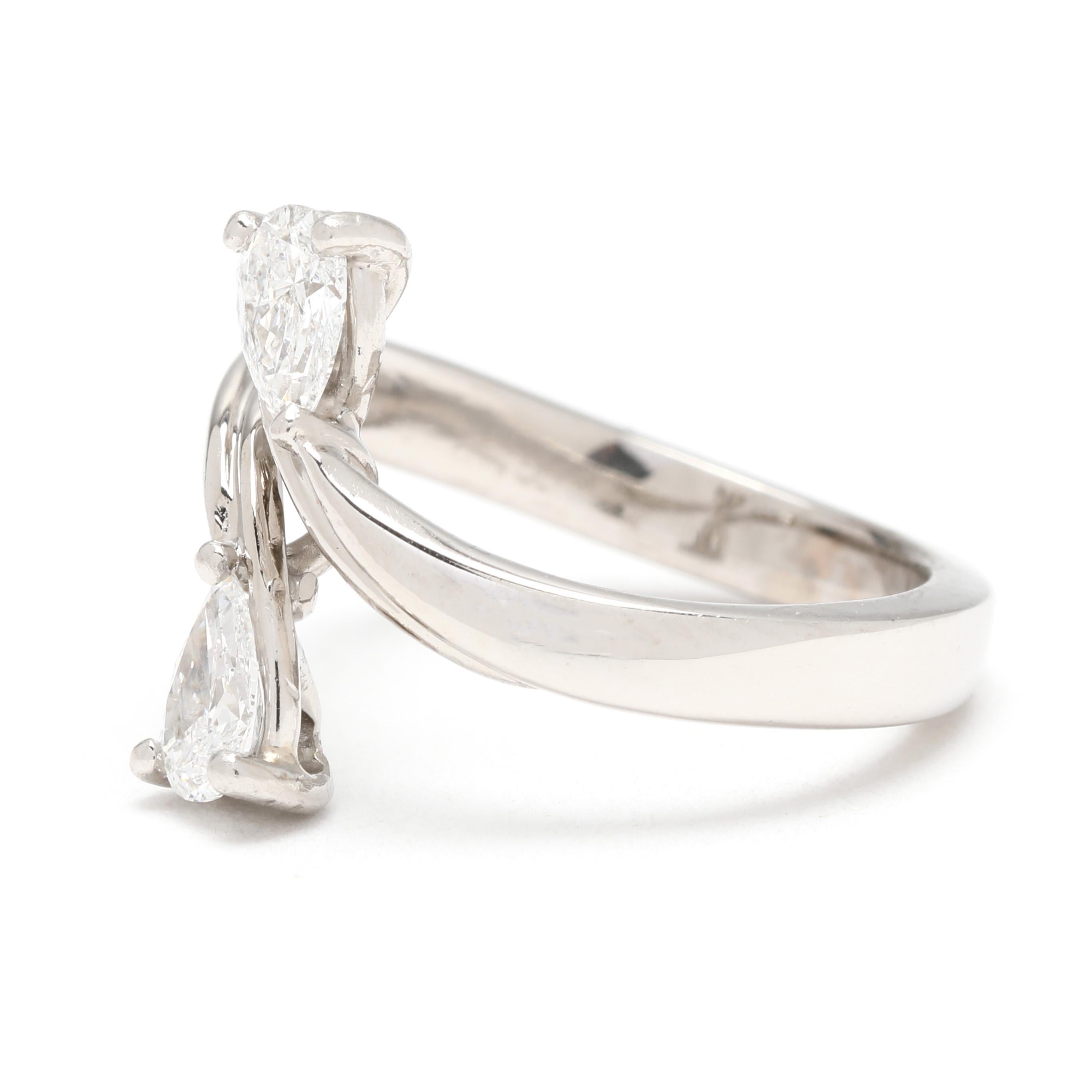Anello a fascia con due pere e diamanti da 0,55 carati, oro bianco 18 carati, misura 3,75 In condizioni buone in vendita a McLeansville, NC