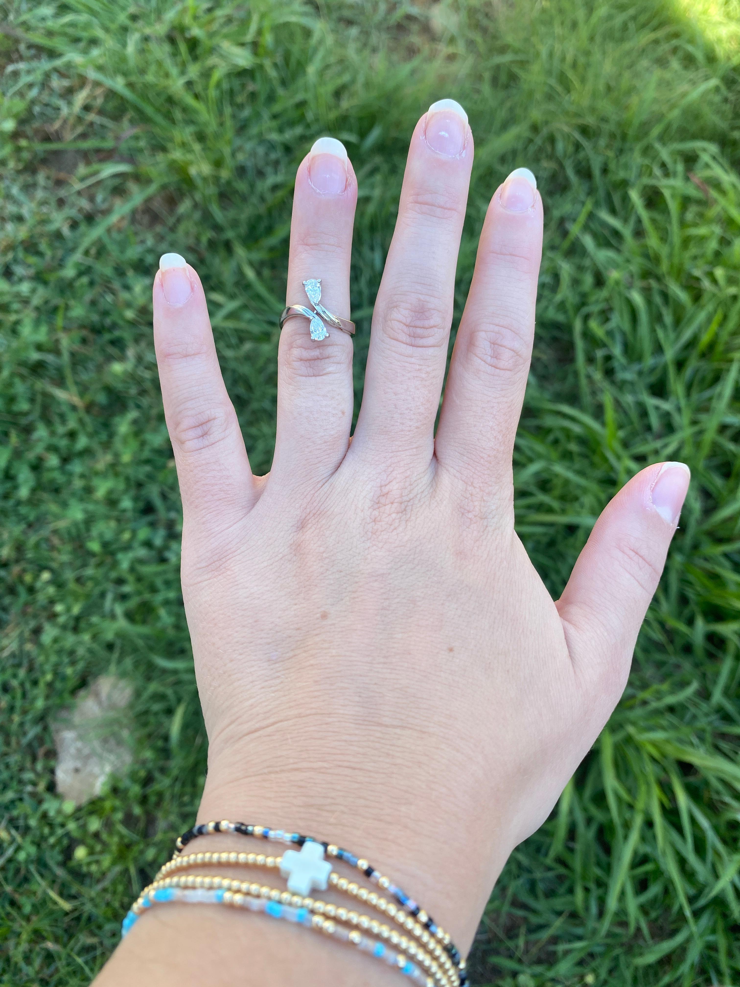 Anello a fascia con due pere e diamanti da 0,55 carati, oro bianco 18 carati, misura 3,75 in vendita 1