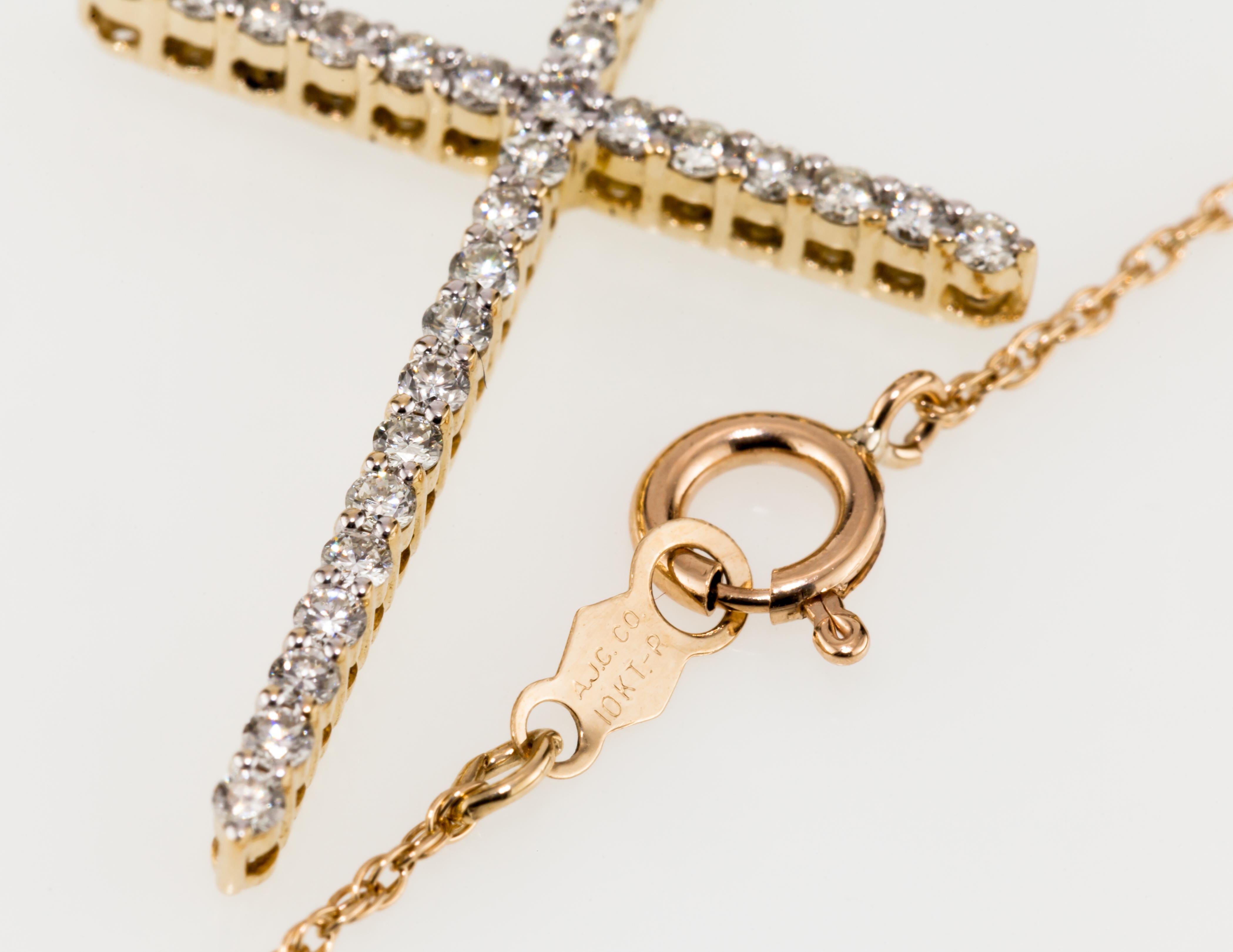 0.56 Carat Diamond Cross Pendant in Yellow Gold with Chain For Sale 2
