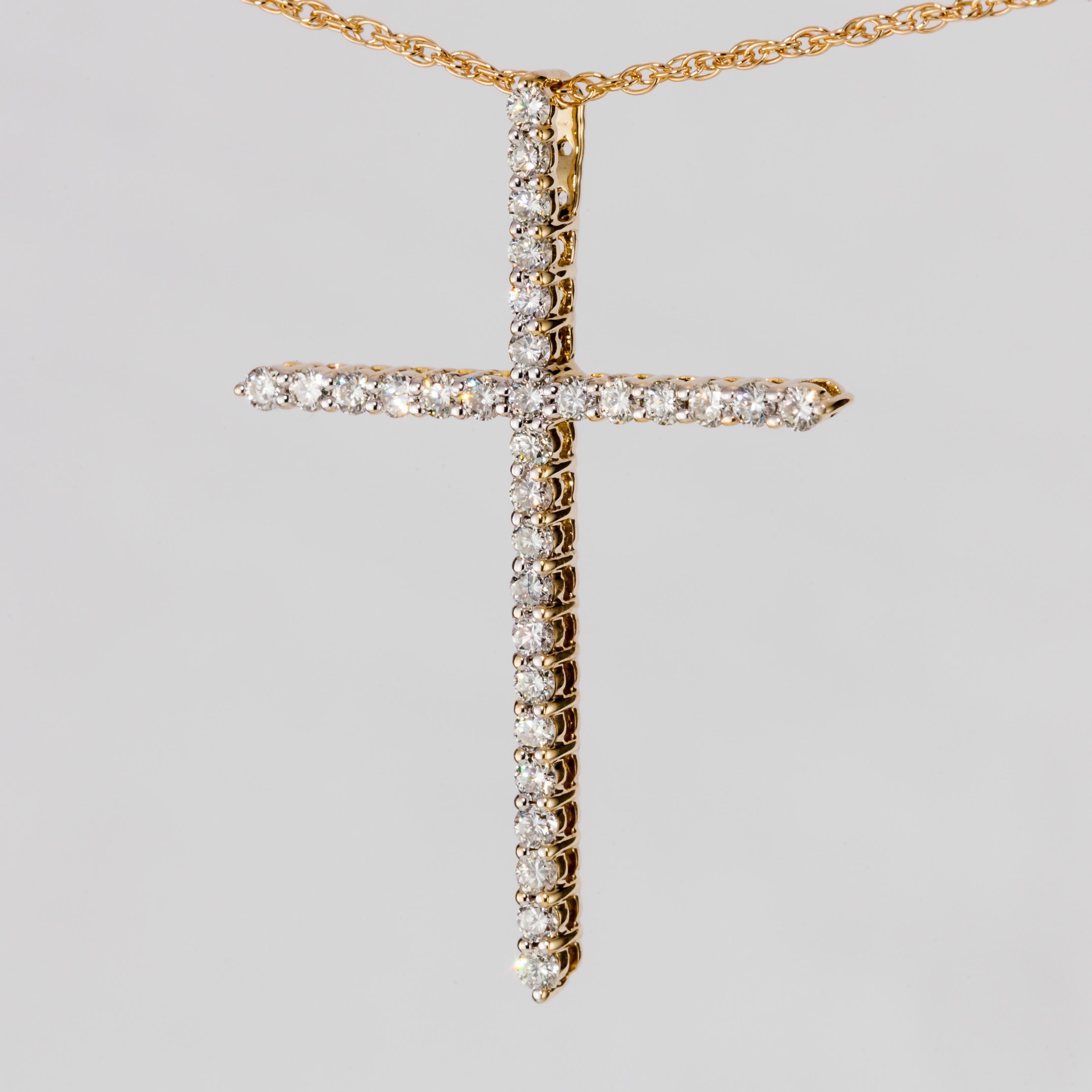 0.56 Carat Diamond Cross Pendant in Yellow Gold with Chain For Sale 4